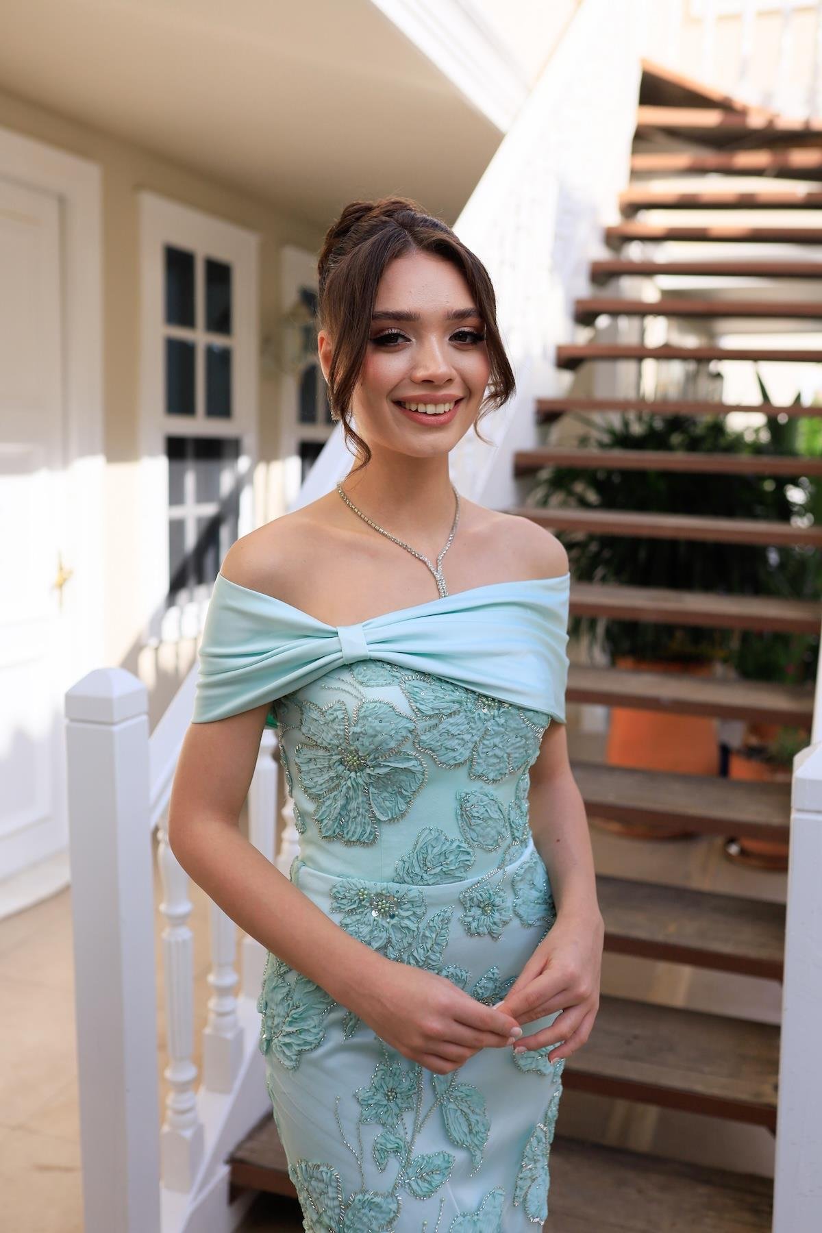 TheElsa | Sindirella Kalem Mint Yeşil Saten BoleroSİNDİRELLA COLLECTİONSindirella Kalem Mint Yeşil Saten Bolero Çiçekli Özel Tasarım Dantel Abiye Elbise