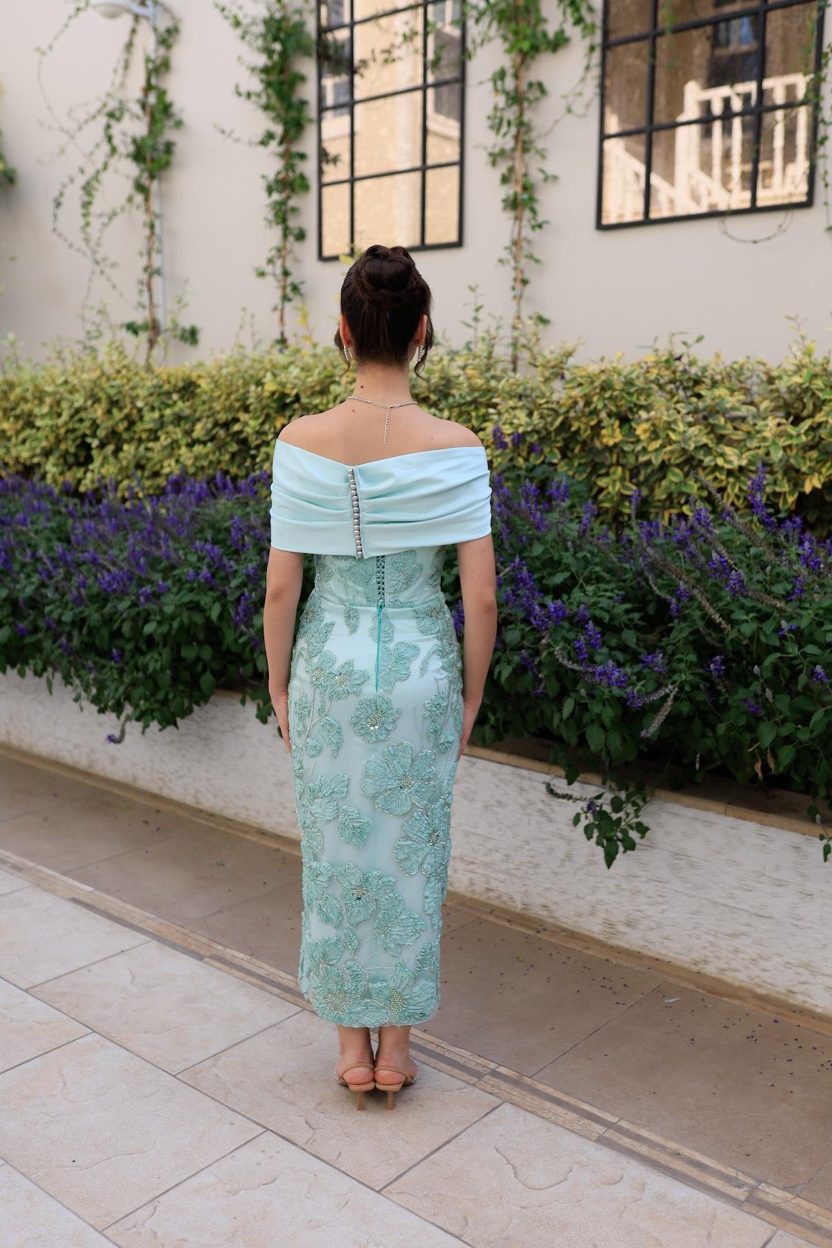 TheElsa | Sindirella Kalem Mint Yeşil Saten BoleroSİNDİRELLA COLLECTİONSindirella Kalem Mint Yeşil Saten Bolero Çiçekli Özel Tasarım Dantel Abiye Elbise