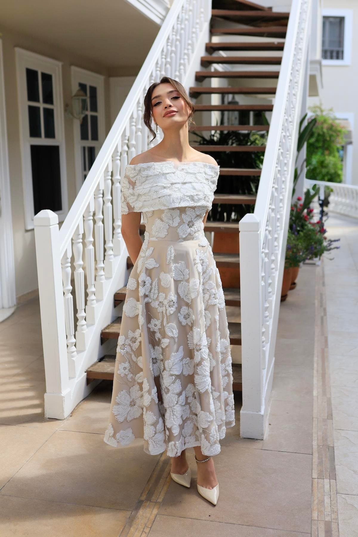 TheElsa | Sindirella Prenses Beyaz Dantel BoleroSİNDİRELLA COLLECTİONSindirella Prenses Beyaz Bej Dantel Bolero Çiçekli Özel Tasarım Dantel Abiye Elbise