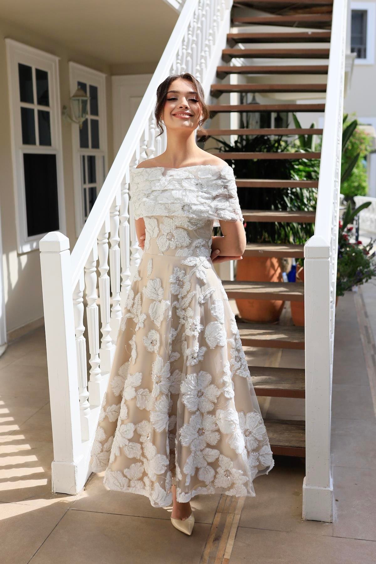 TheElsa | Sindirella Prenses Beyaz Dantel BoleroSİNDİRELLA COLLECTİONSindirella Prenses Beyaz Bej Dantel Bolero Çiçekli Özel Tasarım Dantel Abiye Elbise