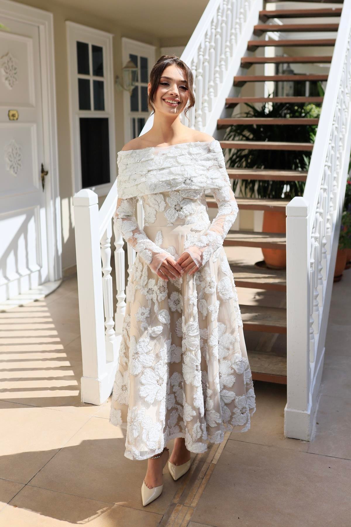 TheElsa | Sindirella Prenses Beyaz Dantel BoleroSİNDİRELLA COLLECTİONSindirella Prenses Beyaz Bej Dantel Bolero Çiçekli Özel Tasarım Dantel Abiye Elbise