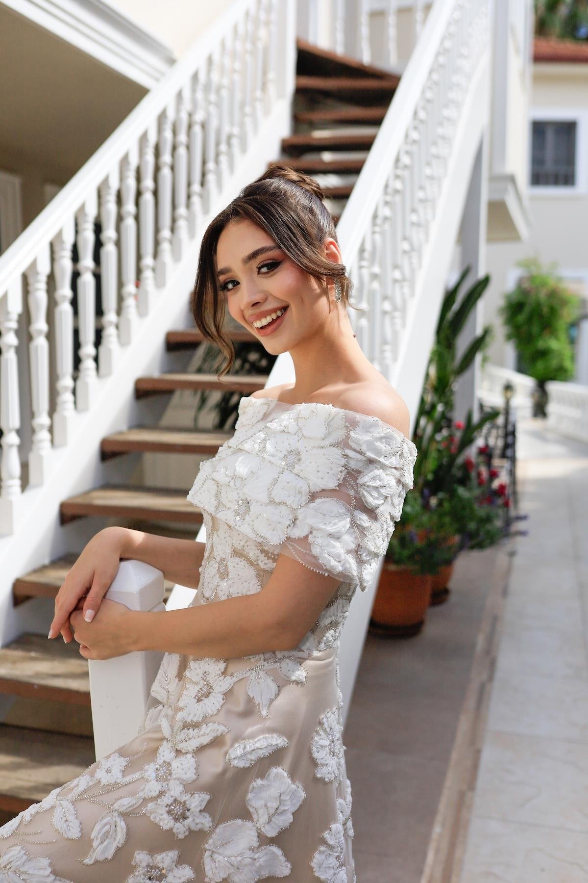 TheElsa | Sindirella Prenses Beyaz Dantel BoleroSİNDİRELLA COLLECTİONSindirella Prenses Beyaz Bej Dantel Bolero Çiçekli Özel Tasarım Dantel Abiye Elbise