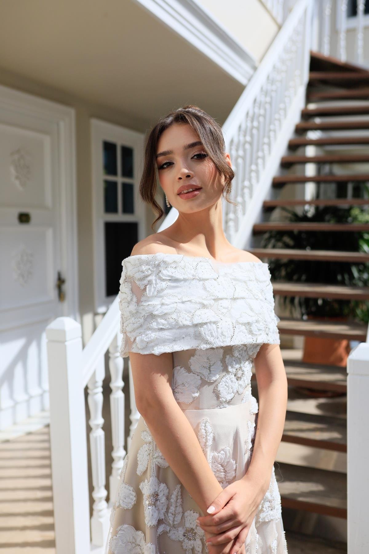 TheElsa | Sindirella Prenses Beyaz Dantel BoleroSİNDİRELLA COLLECTİONSindirella Prenses Beyaz Bej Dantel Bolero Çiçekli Özel Tasarım Dantel Abiye Elbise