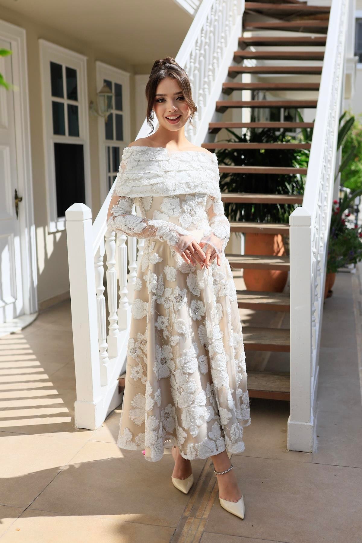 TheElsa | Sindirella Prenses Beyaz Dantel BoleroSİNDİRELLA COLLECTİONSindirella Prenses Beyaz Bej Dantel Bolero Çiçekli Özel Tasarım Dantel Abiye Elbise