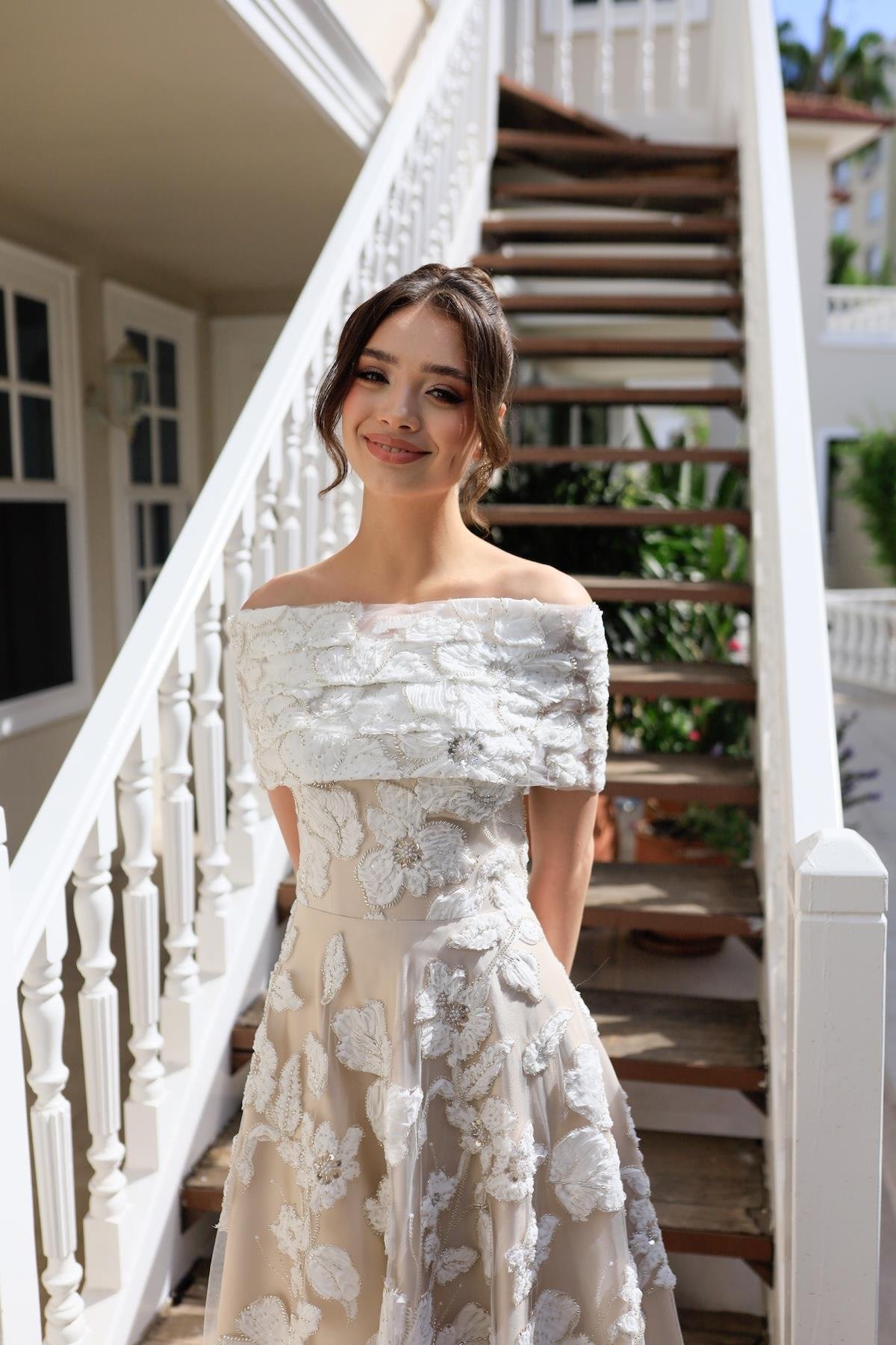 TheElsa | Sindirella Prenses Beyaz Dantel BoleroSİNDİRELLA COLLECTİONSindirella Prenses Beyaz Bej Dantel Bolero Çiçekli Özel Tasarım Dantel Abiye Elbise