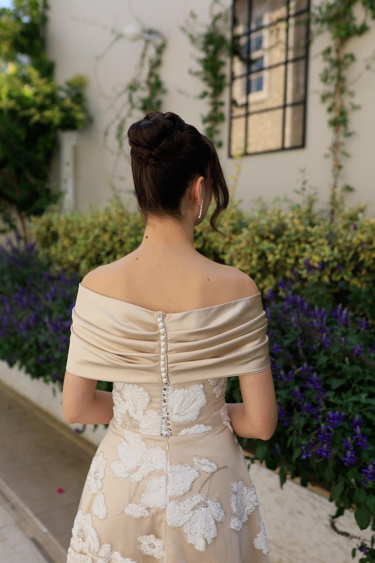 TheElsa | Sindirella Prenses Beyaz Saten BoleroSİNDİRELLA COLLECTİONSindirella Prenses Beyaz Bej Saten Bolero Çiçekli Özel Tasarım Dantel Abiye Elbise