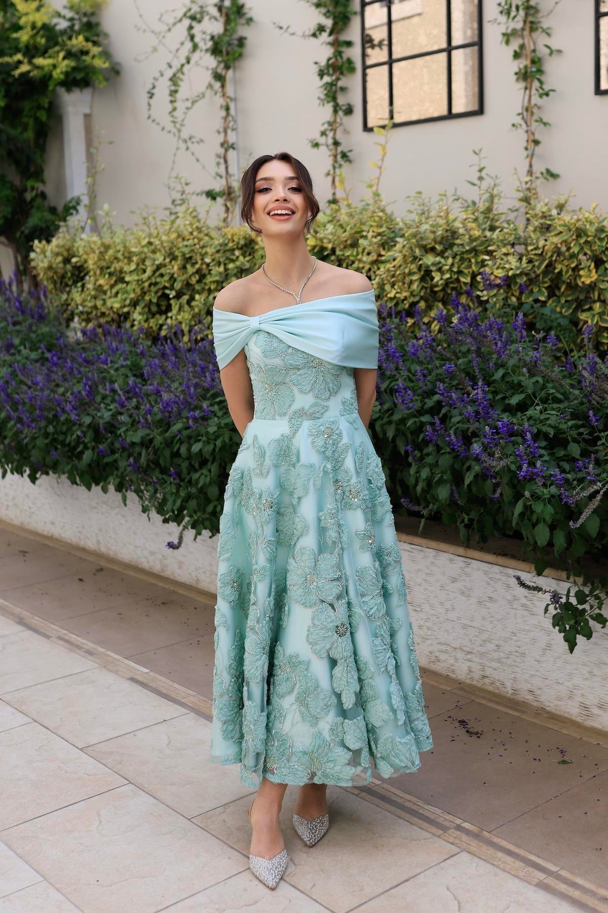 TheElsa | Sindirella Prenses Mint Yeşil Saten BoleroSİNDİRELLA COLLECTİONSindirella Prenses Mint Yeşil Saten Bolero Çiçekli Özel Tasarım Dantel Abiye Elbise