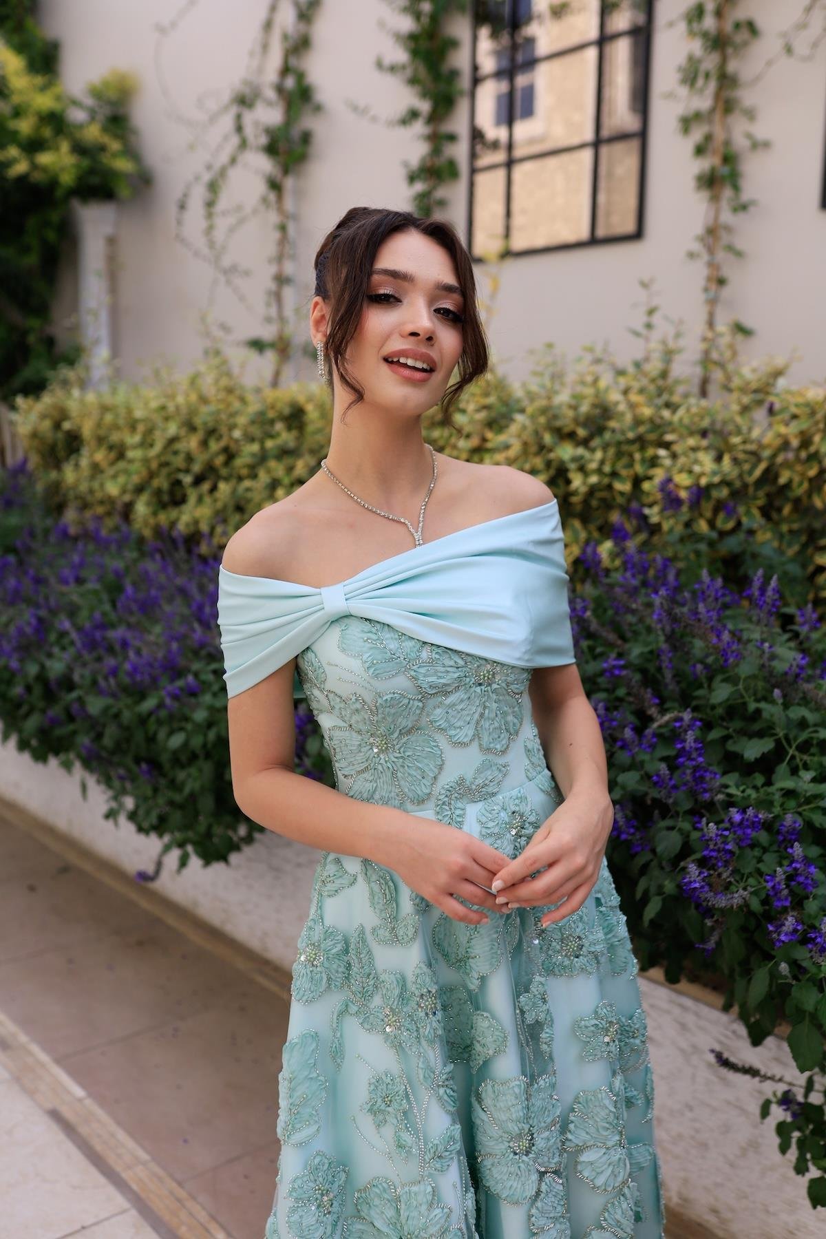 TheElsa | Sindirella Prenses Mint Yeşil Saten BoleroSİNDİRELLA COLLECTİONSindirella Prenses Mint Yeşil Saten Bolero Çiçekli Özel Tasarım Dantel Abiye Elbise