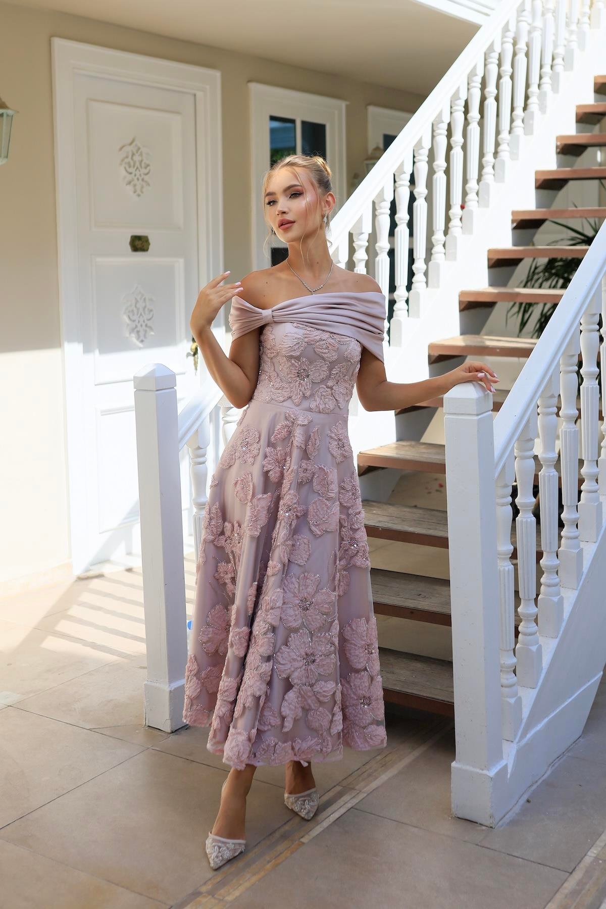 TheElsa | Sindirella Prenses Pudra Pembe Saten BoleroSİNDİRELLA COLLECTİONSindirella Prenses Pudra Pembe Saten Bolero Çiçekli Özel Tasarım Dantel Abiye Elbise