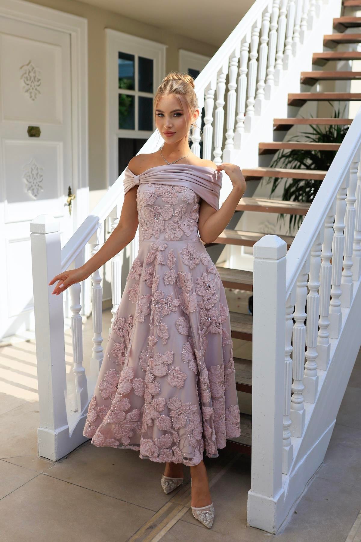 TheElsa | Sindirella Prenses Pudra Pembe Saten BoleroSİNDİRELLA COLLECTİONSindirella Prenses Pudra Pembe Saten Bolero Çiçekli Özel Tasarım Dantel Abiye Elbise