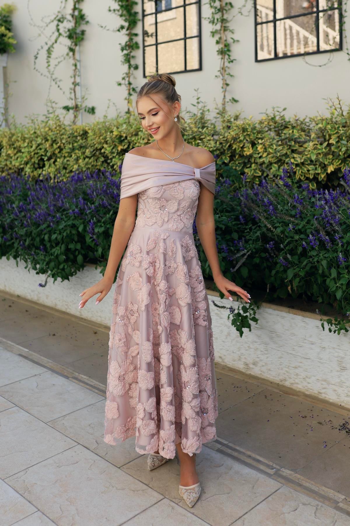 TheElsa | Sindirella Prenses Pudra Pembe Saten BoleroSİNDİRELLA COLLECTİONSindirella Prenses Pudra Pembe Saten Bolero Çiçekli Özel Tasarım Dantel Abiye Elbise