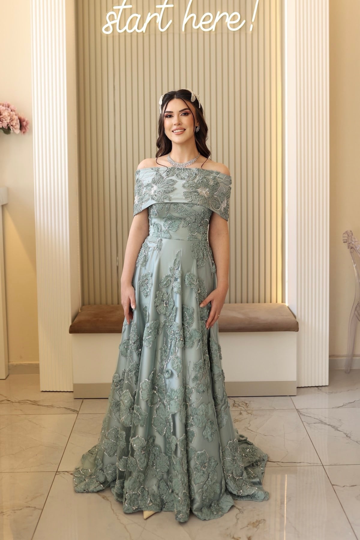 TheElsa | Sindirella Prenses Yeşil Maxi RENKLİ DANTEL ELBİSELERSindirella Prenses Yeşil Maxi Saten Bolero Çiçekli Özel Tasarım Dantel Abiye Elbise