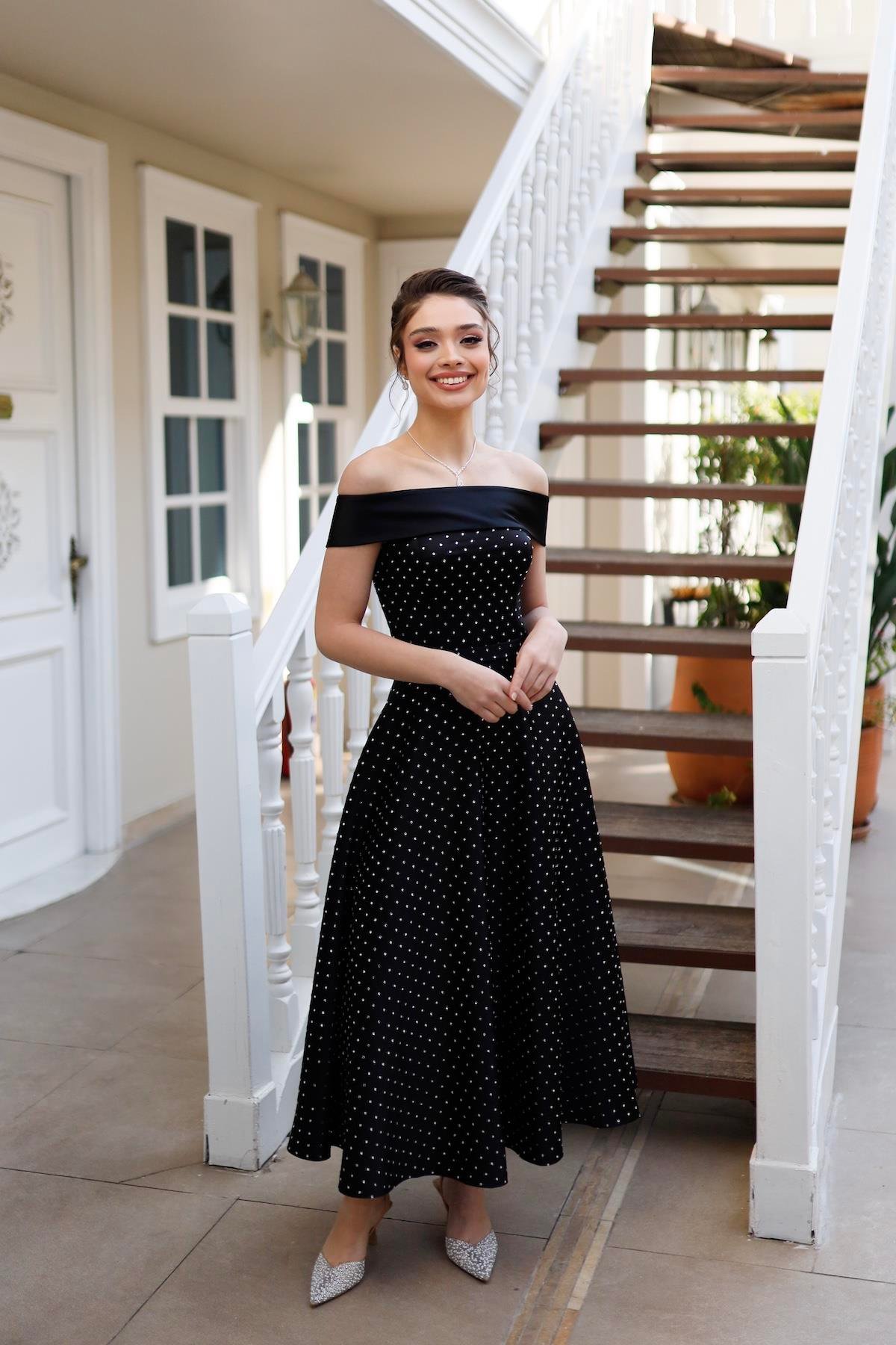 TheElsa | Kişiye Özel Üretim Abiye Elbiseler | Soprano Siyah Prenses Özel Tasarım ElbiseSADE ELBİSELERSoprano Siyah Prenses Özel Tasarım Elbise