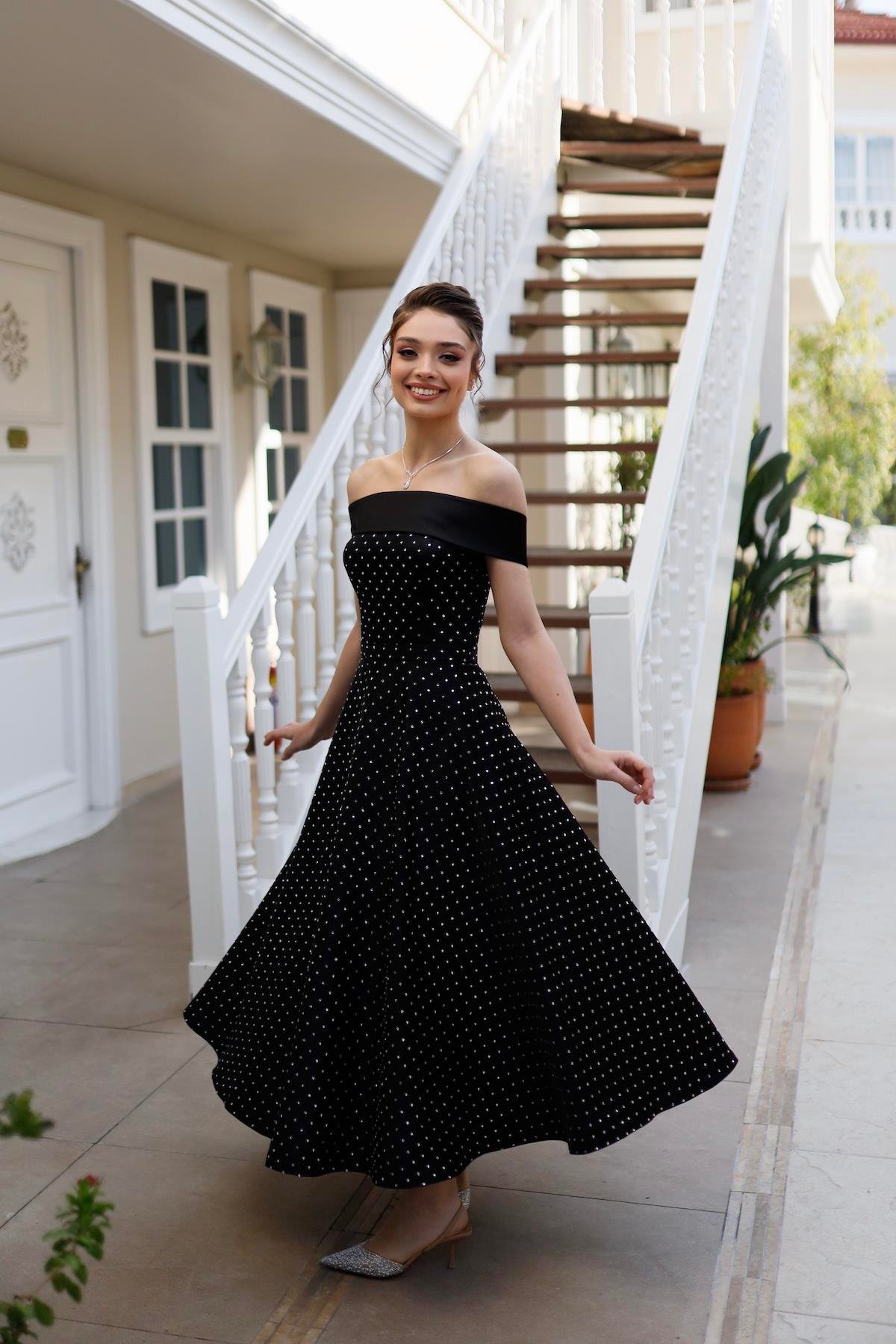 TheElsa | Kişiye Özel Üretim Abiye Elbiseler | Soprano Siyah Prenses Özel Tasarım ElbiseSADE ELBİSELERSoprano Siyah Prenses Özel Tasarım Elbise