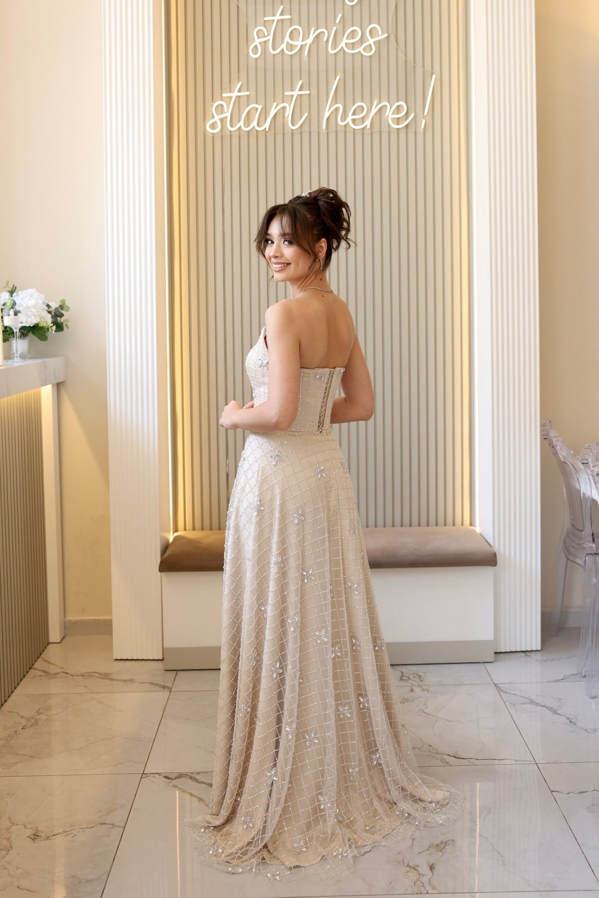 TheElsa | Vesper Prenses Bej Maxi Dantel Nikah Nişan Söz ElbisesiBEYAZ DANTEL ELBİSELERVesper Prenses Bej Maxi Dantel Nikah Nişan Söz Elbisesi