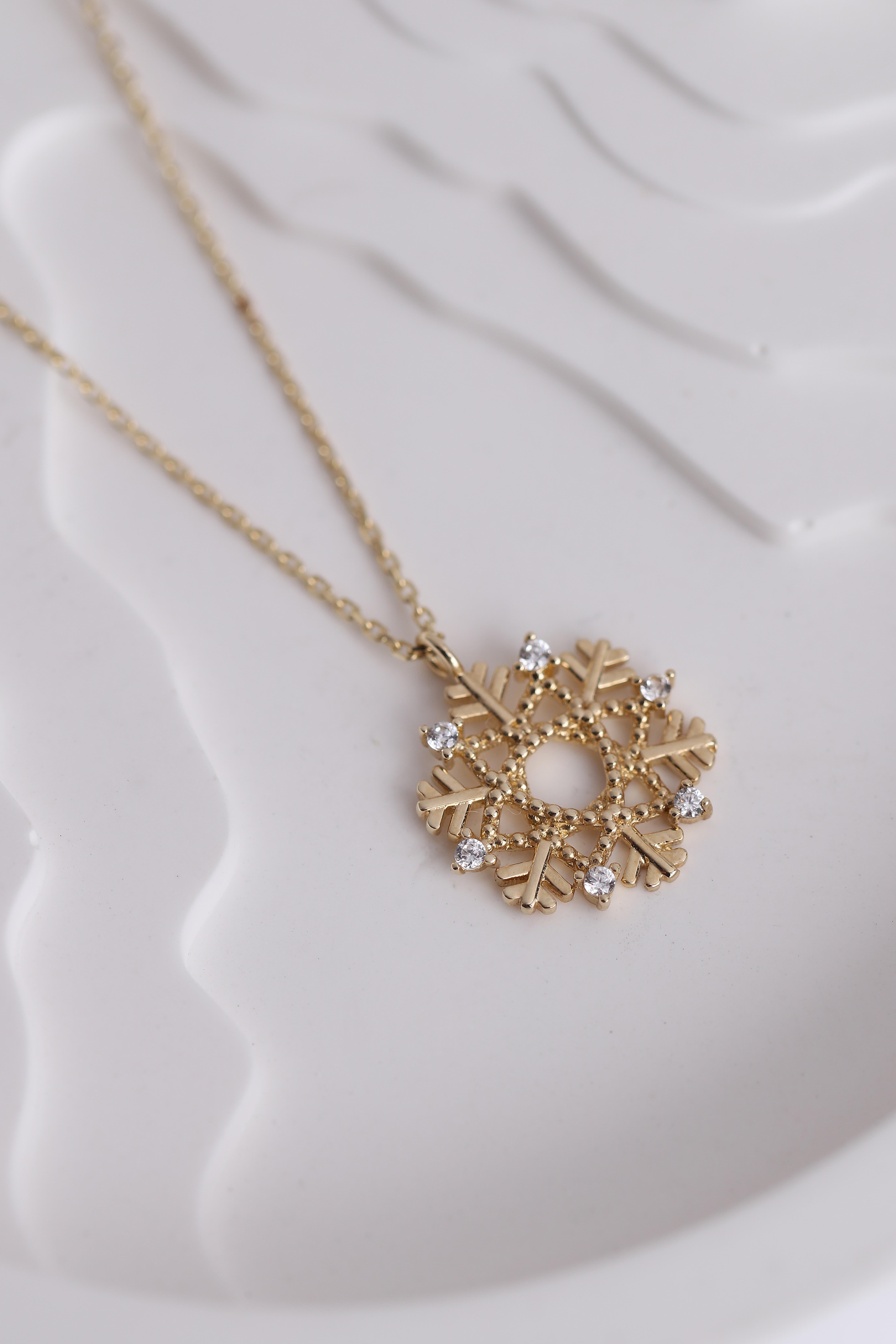  14 Ayar Altın Kar Tanesi Kolye