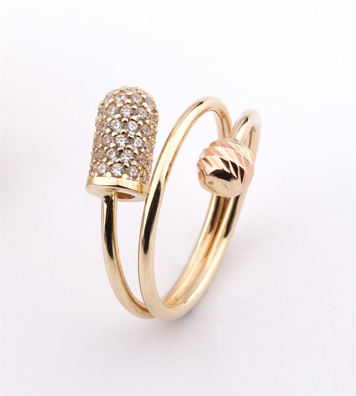 Işıltılı bir başlangıç için Jewelina Triple 1
