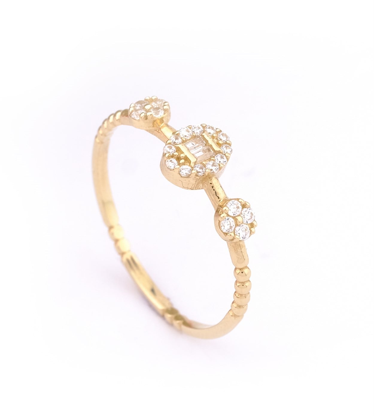 Işıltılı bir başlangıç için Jewelina Yüzük