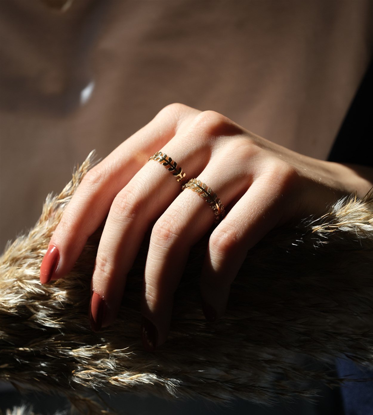 Işıltılı bir başlangıç için Jewelina Yüzük