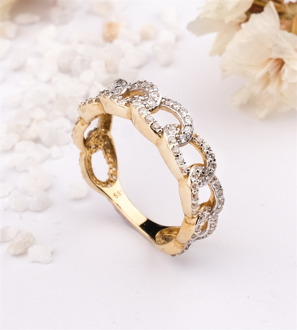 Işıltılı bir başlangıç için JewelinaZincir Yüzük