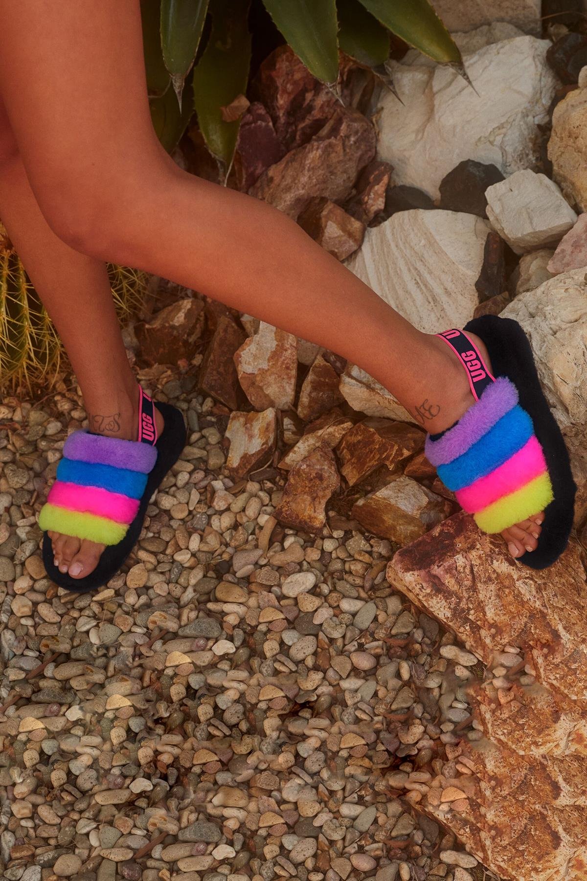 W FLUFF YEAH SLIDE BLACK / TAFFY PINK MULTI