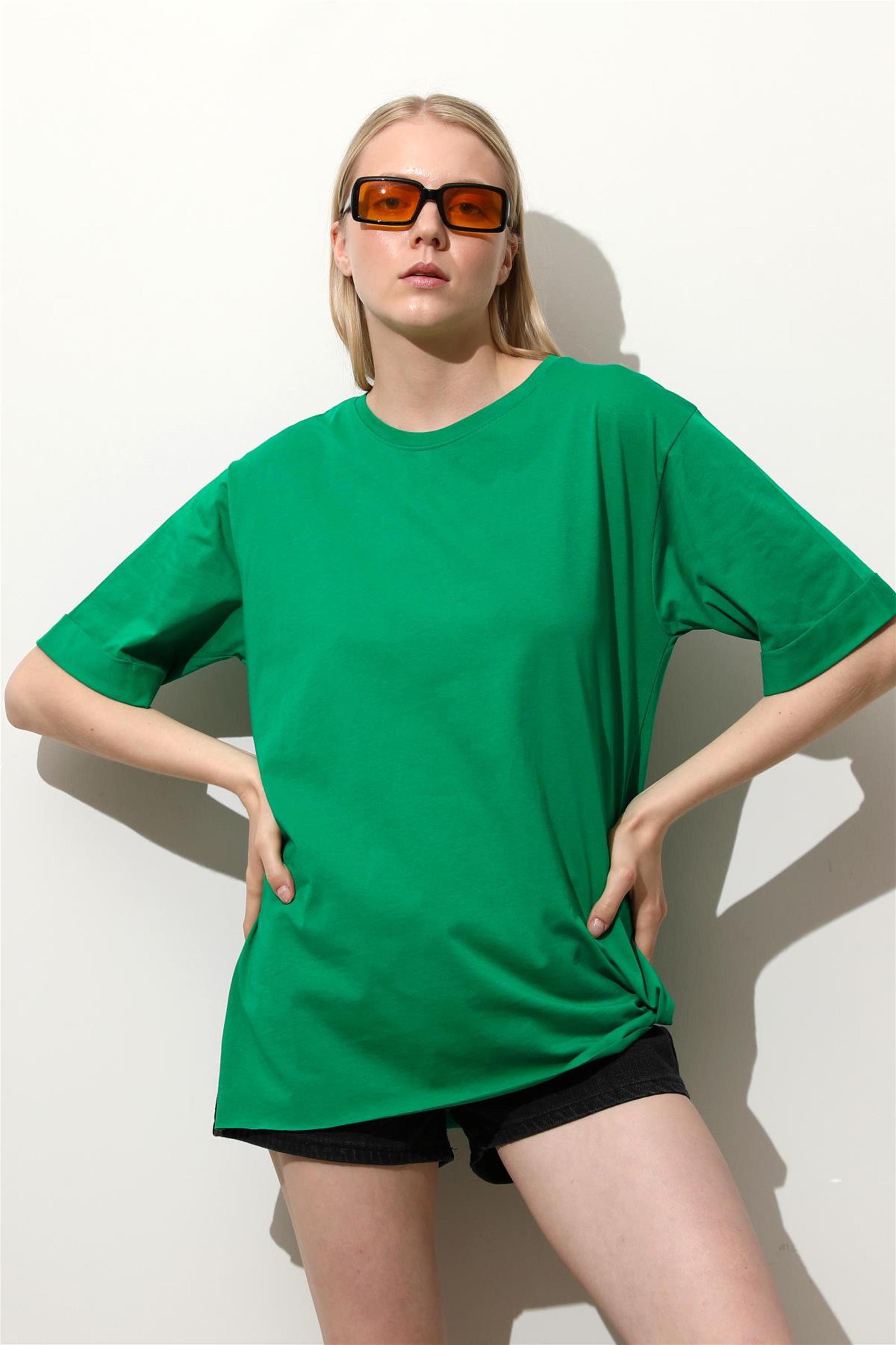 Kadın Bisiklet Yaka Duble Kol Oversize Yırtmaçlı T-Shirt