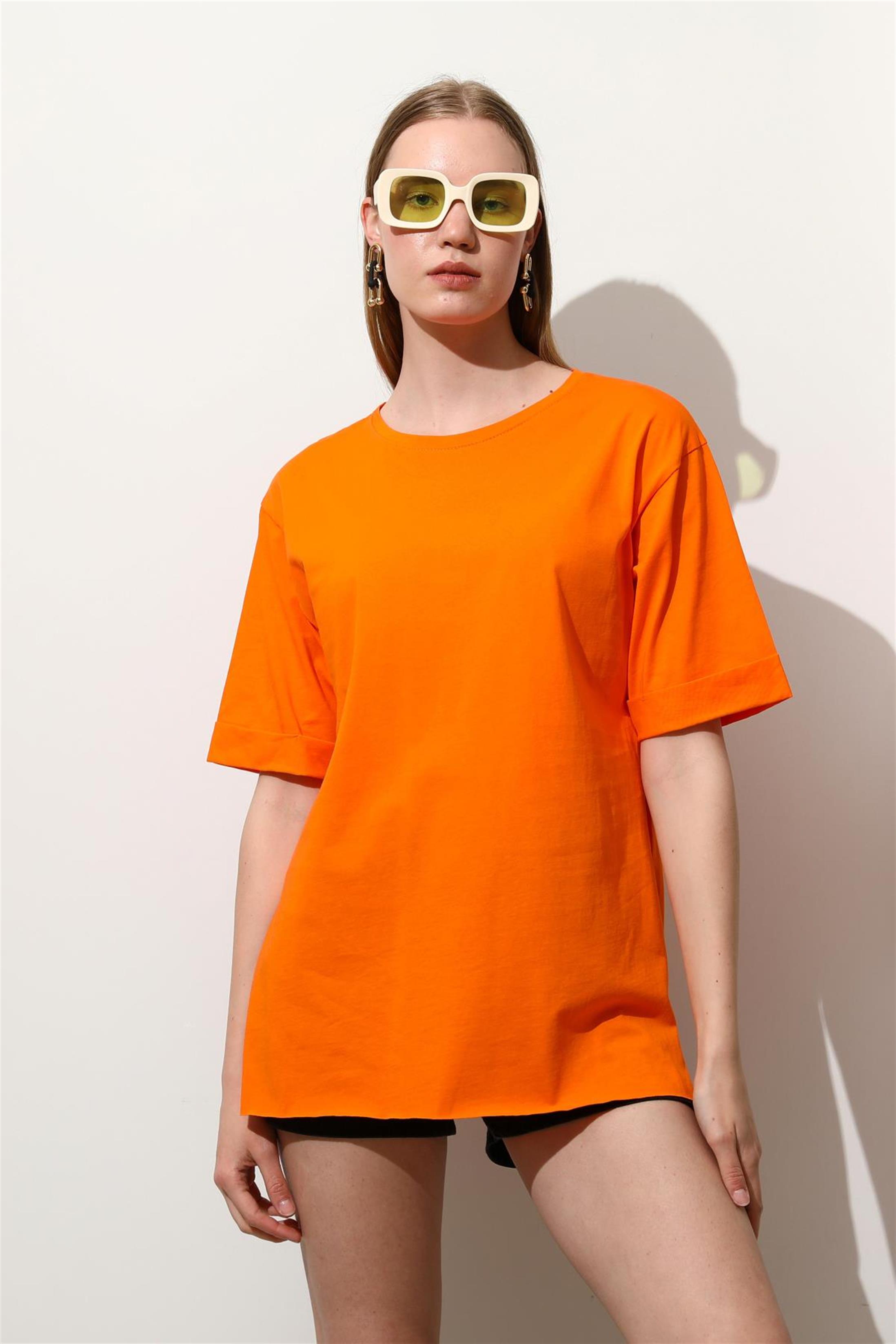 Kadın Bisiklet Yaka Duble Kol Oversize Yırtmaçlı T-Shirt