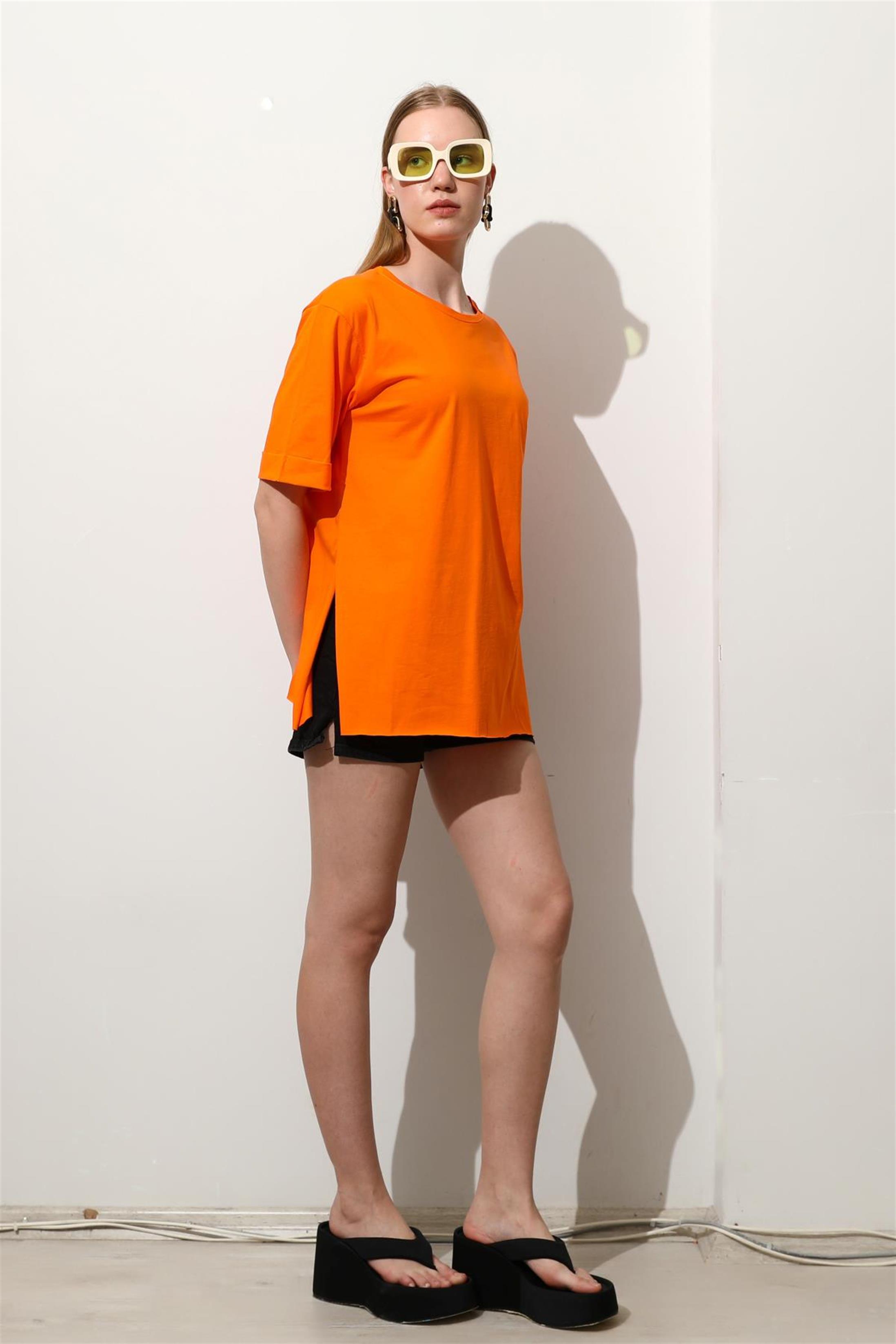 Kadın Bisiklet Yaka Duble Kol Oversize Yırtmaçlı T-Shirt