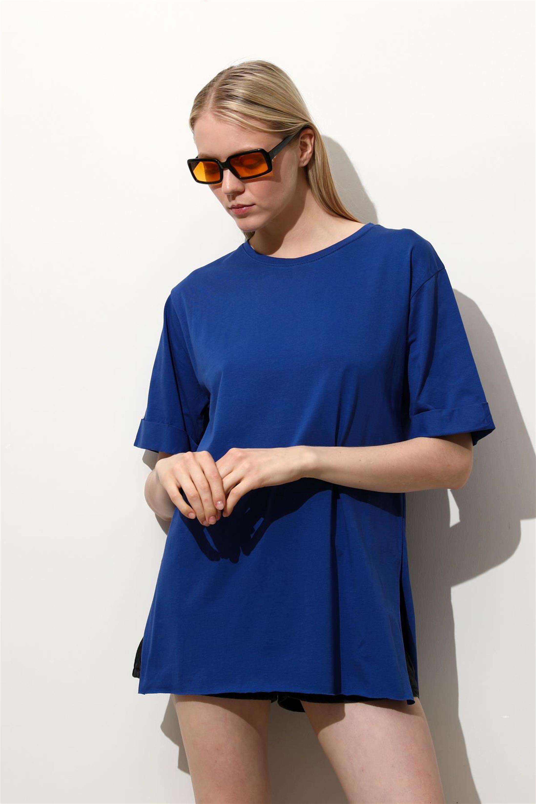 Kadın Bisiklet Yaka Duble Kol Oversize Yırtmaçlı T-Shirt