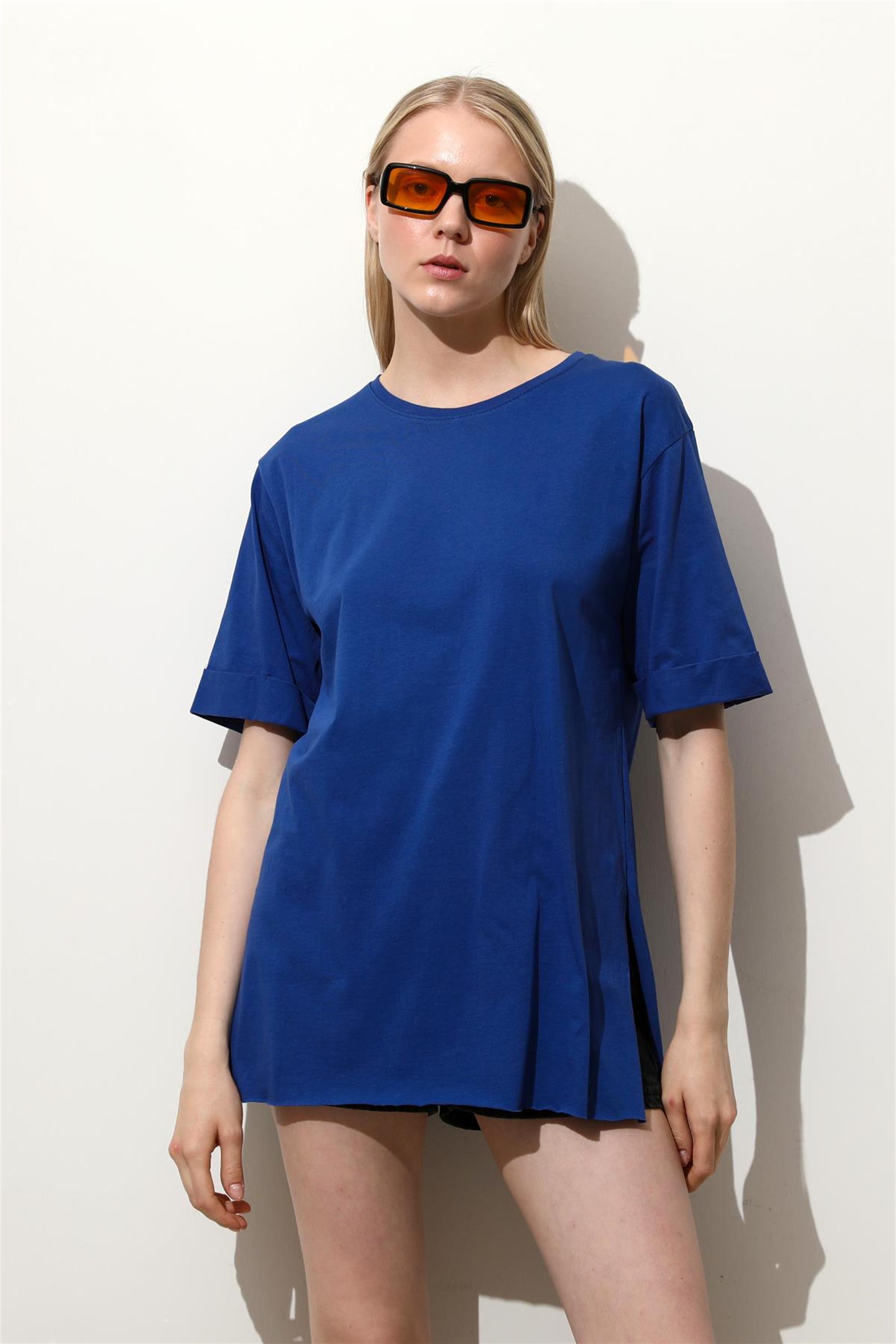 Kadın Bisiklet Yaka Duble Kol Oversize Yırtmaçlı T-Shirt