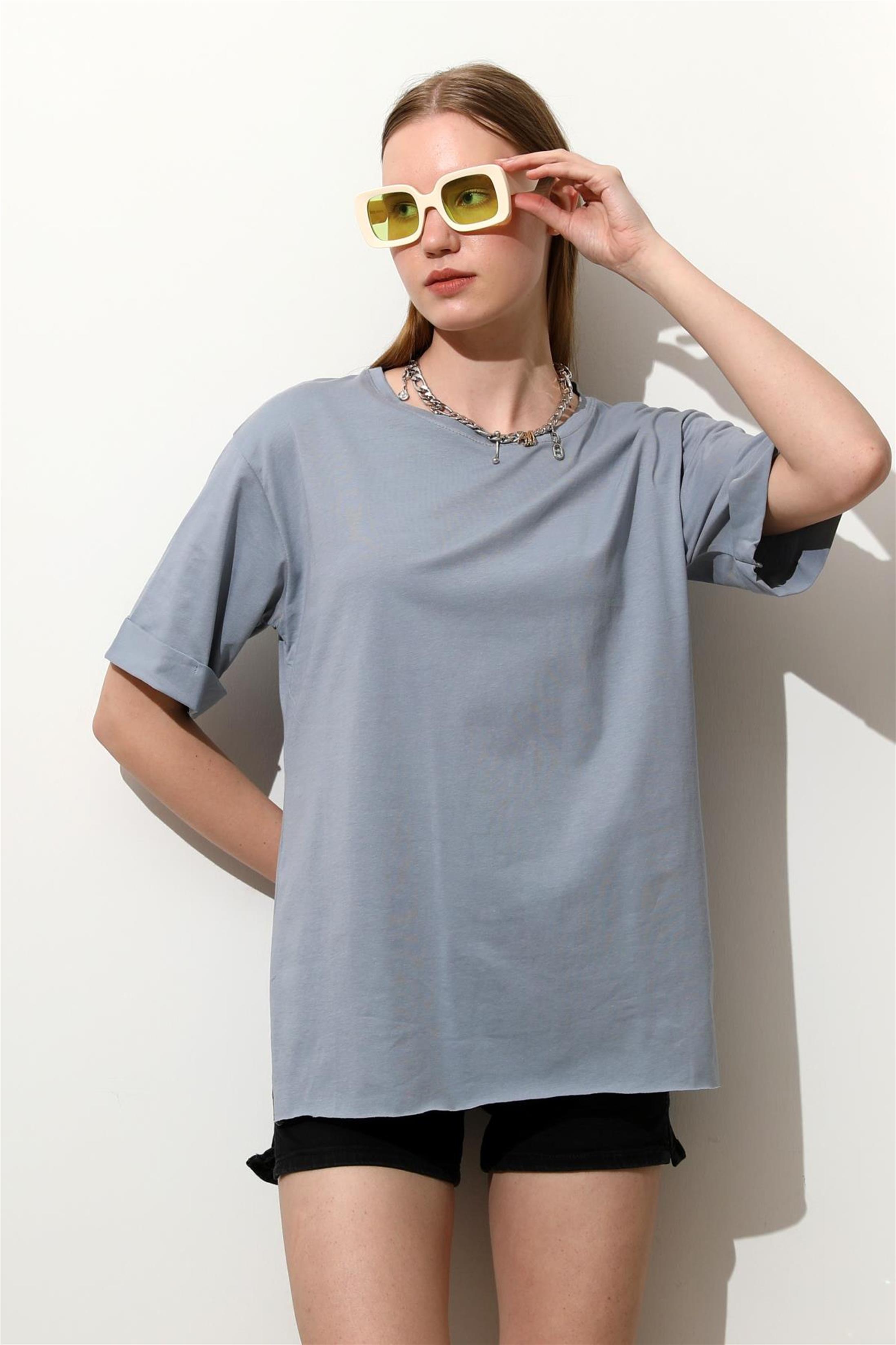 Kadın Bisiklet Yaka Duble Kol Oversize Yırtmaçlı T-Shirt