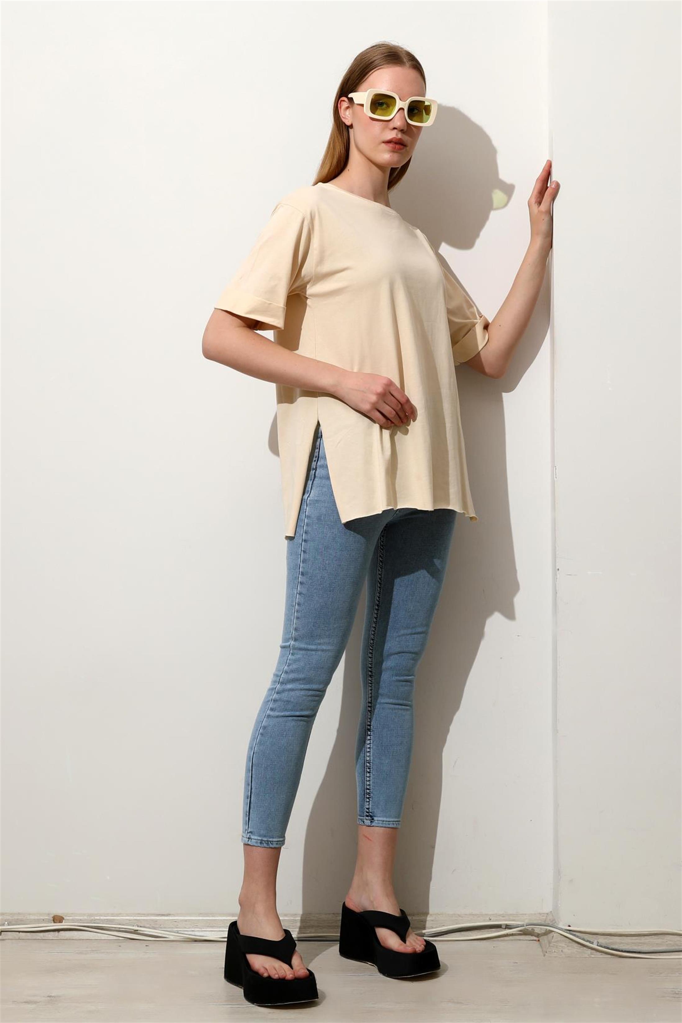 Kadın Bisiklet Yaka Duble Kol Oversize Yırtmaçlı T-Shirt