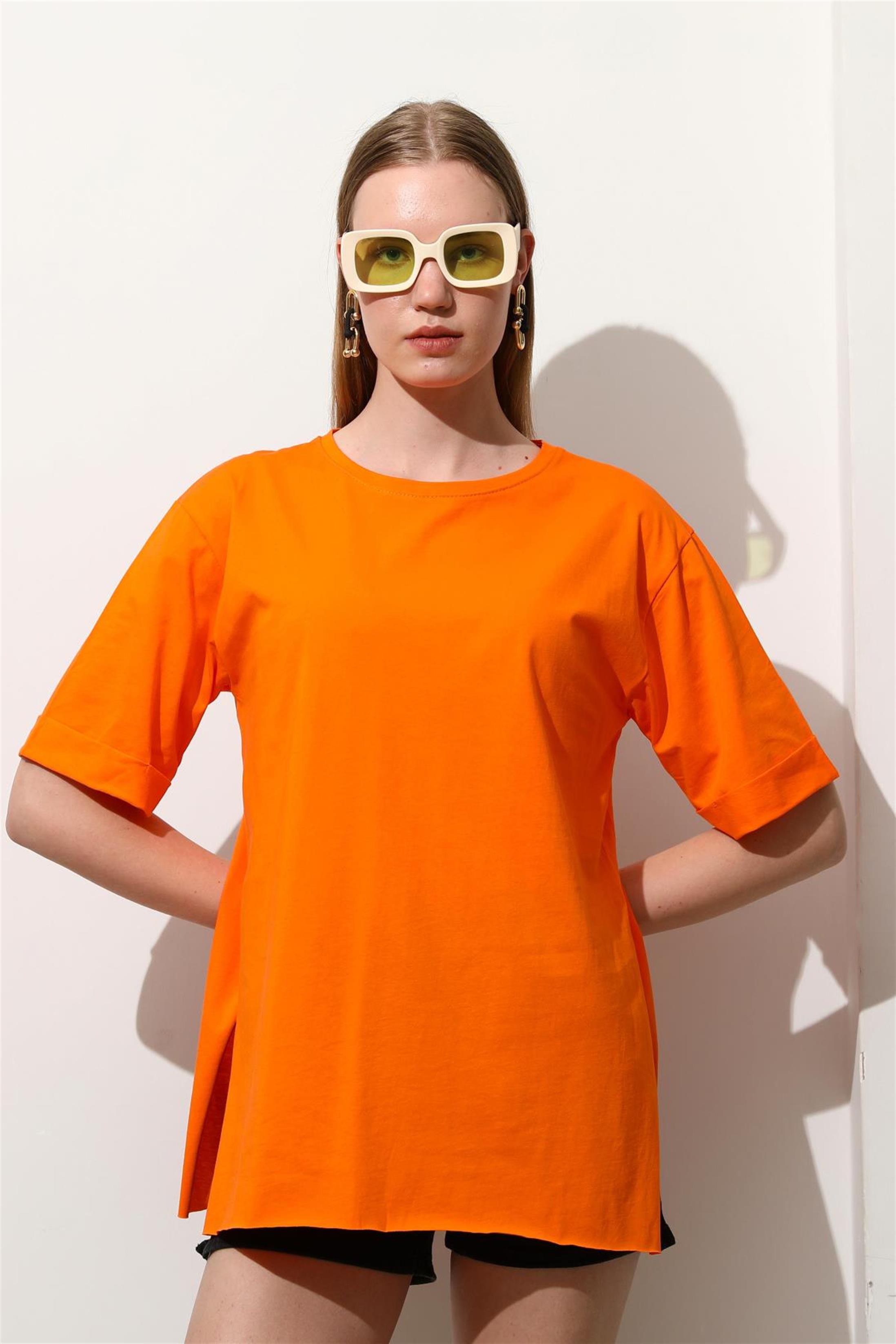 Kadın Bisiklet Yaka Duble Kol Oversize Yırtmaçlı T-Shirt
