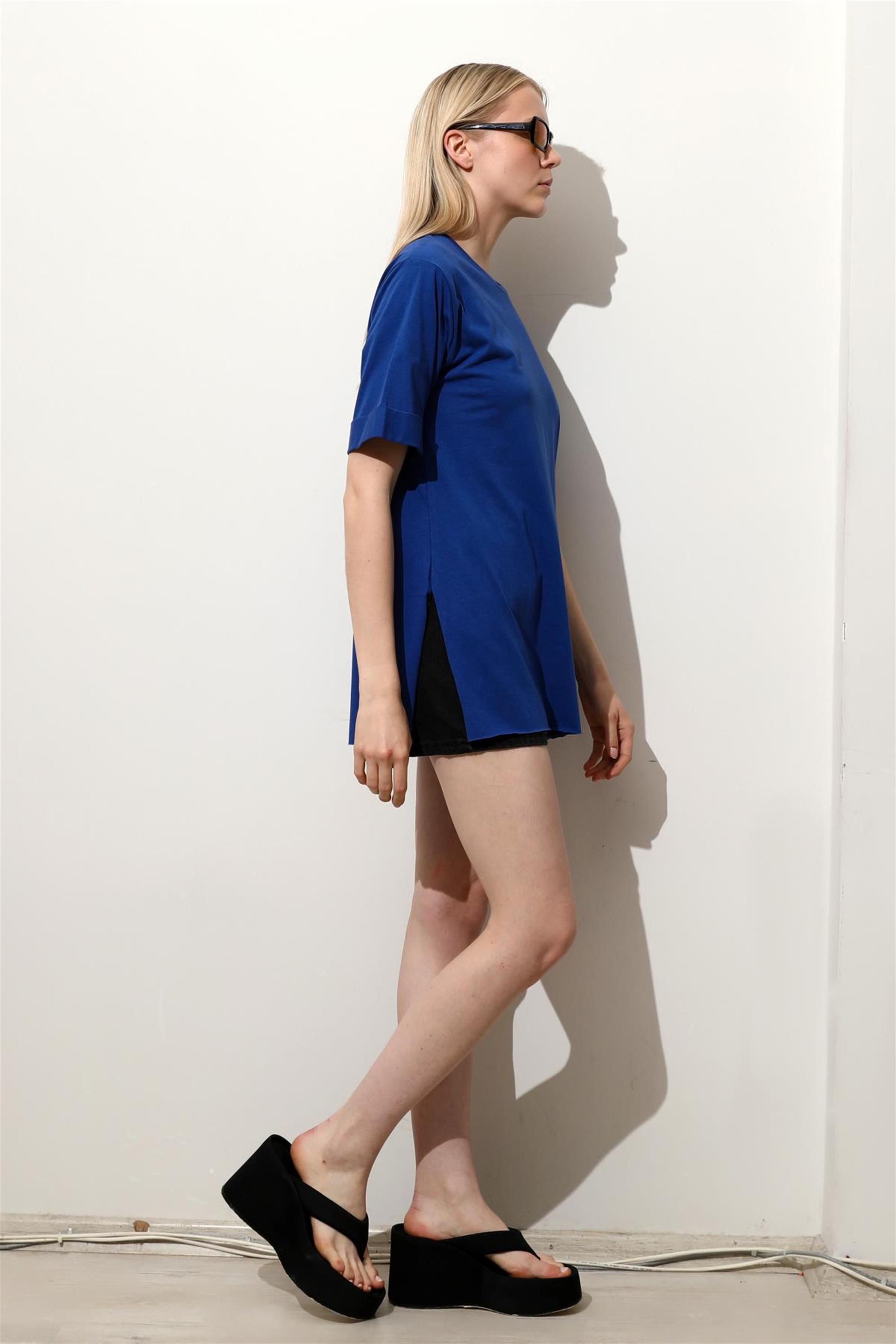 Kadın Bisiklet Yaka Duble Kol Oversize Yırtmaçlı T-Shirt