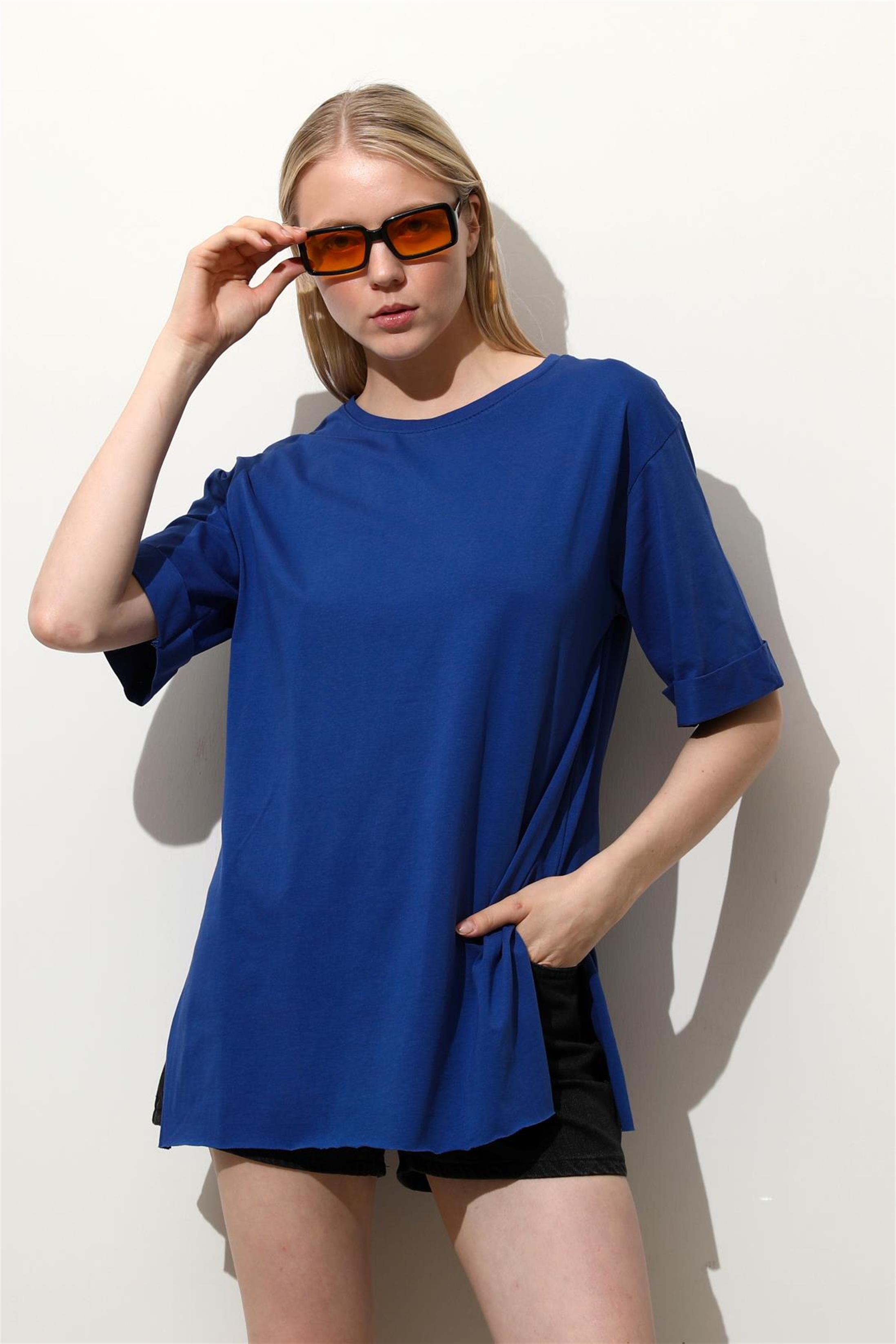Kadın Bisiklet Yaka Duble Kol Oversize Yırtmaçlı T-Shirt