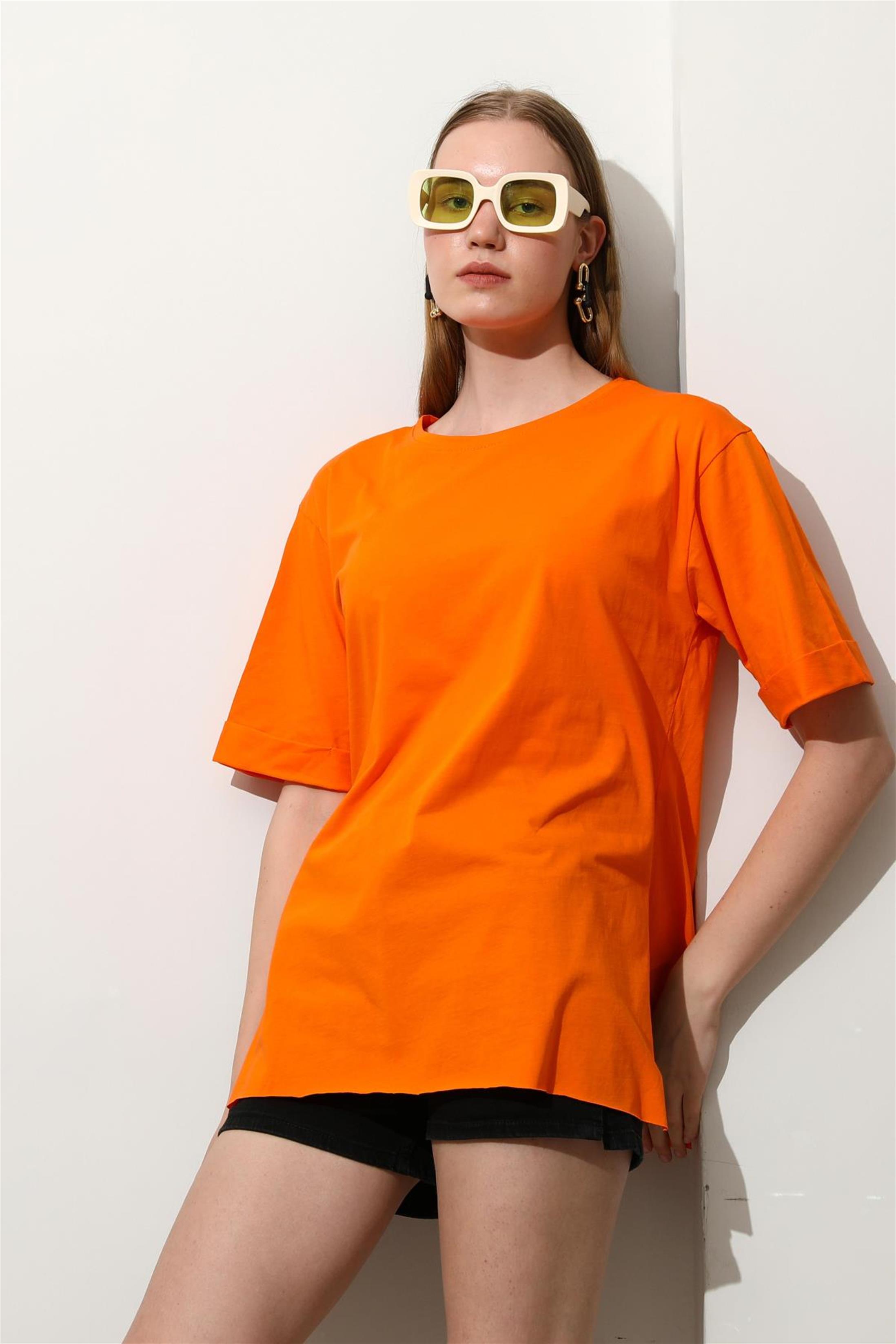 Kadın Bisiklet Yaka Duble Kol Oversize Yırtmaçlı T-Shirt