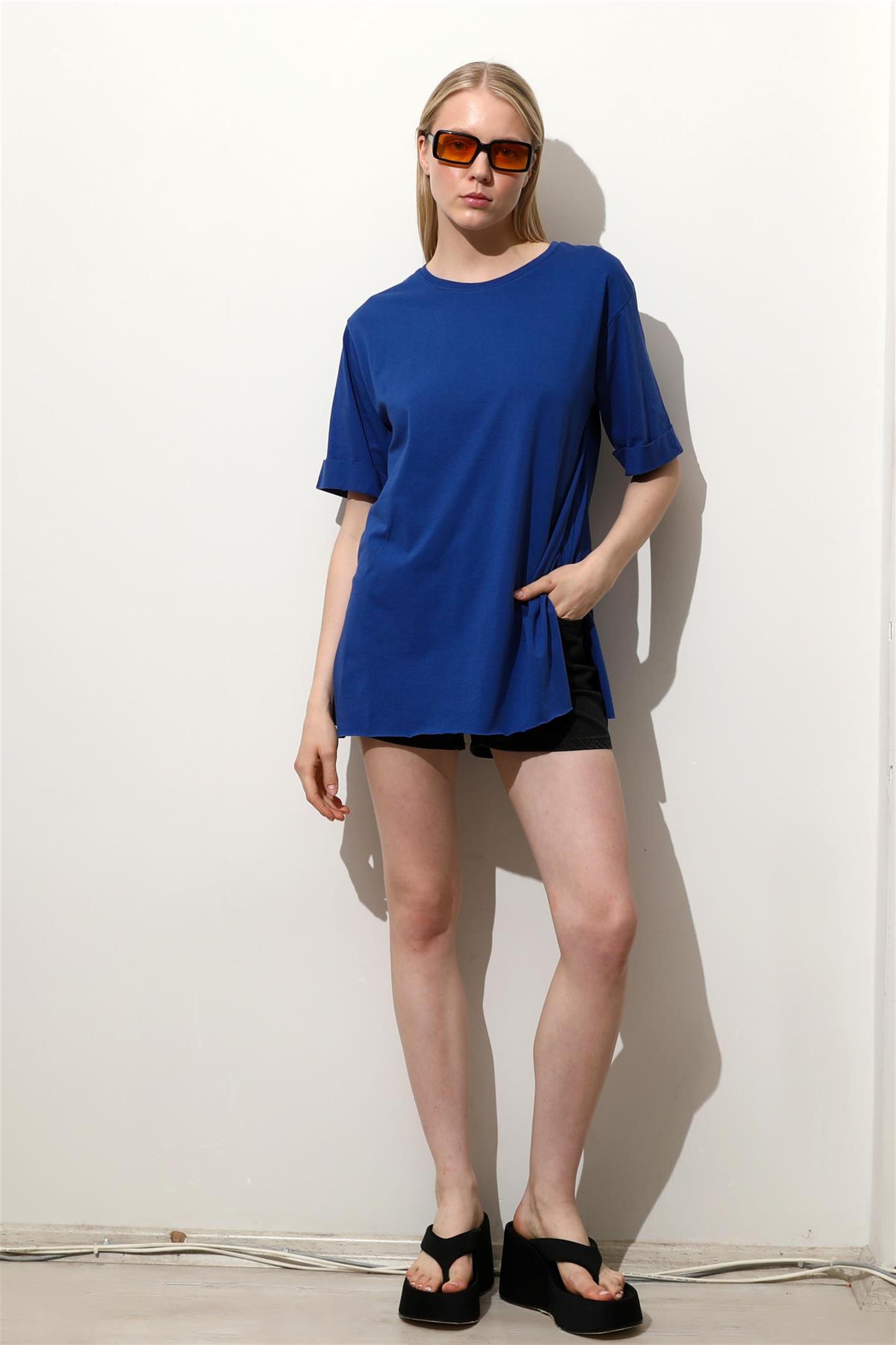 Kadın Bisiklet Yaka Duble Kol Oversize Yırtmaçlı T-Shirt