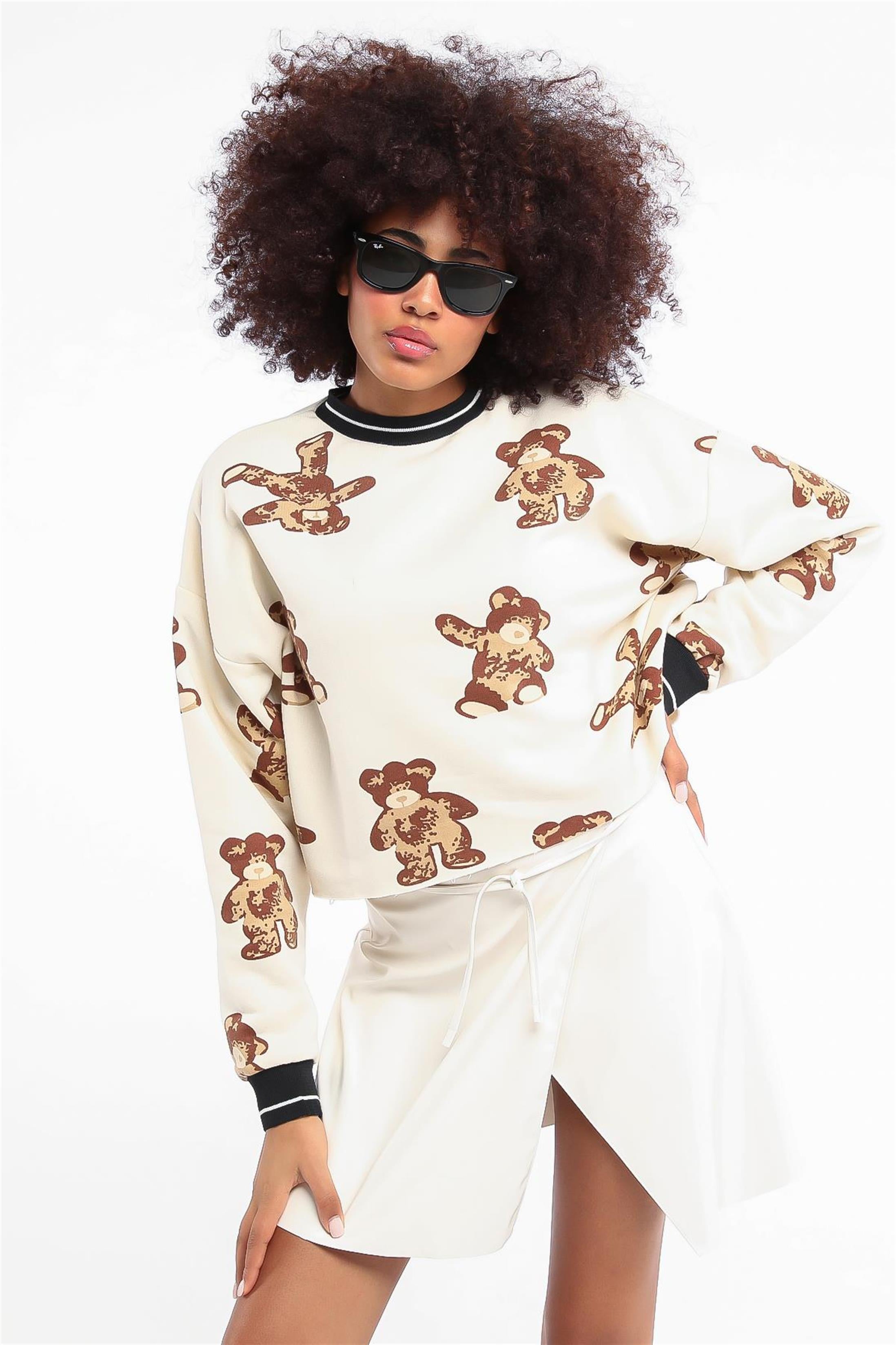 Kadın Sıfır Yaka Kolları Uzun Ayıcık Baskılı Crop Sweatshirt