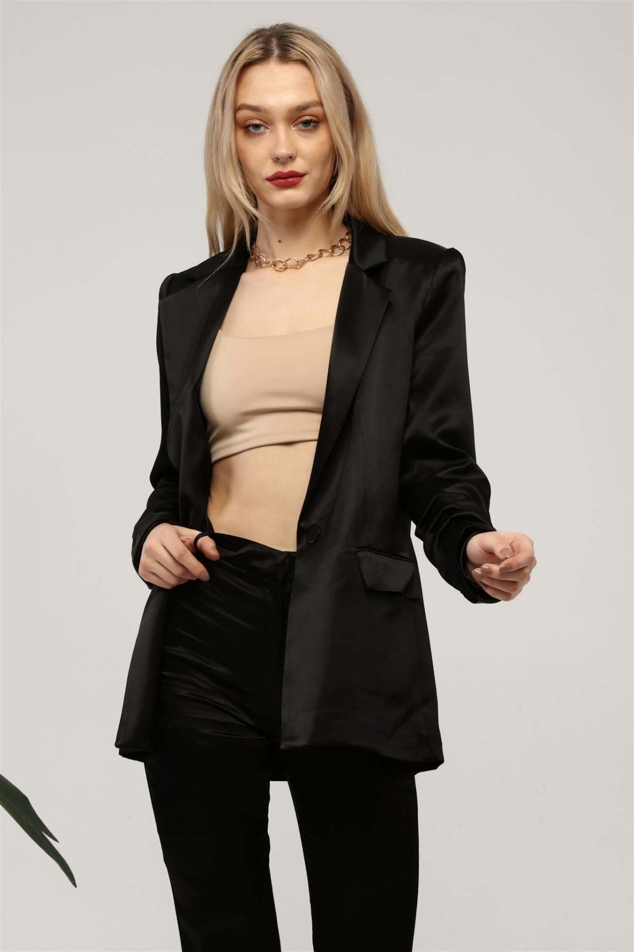 Kadın Siyah Kruvaze Yaka Kolları Büzgülü Parlak Saten Tek Düğmeli Blazer Ceket