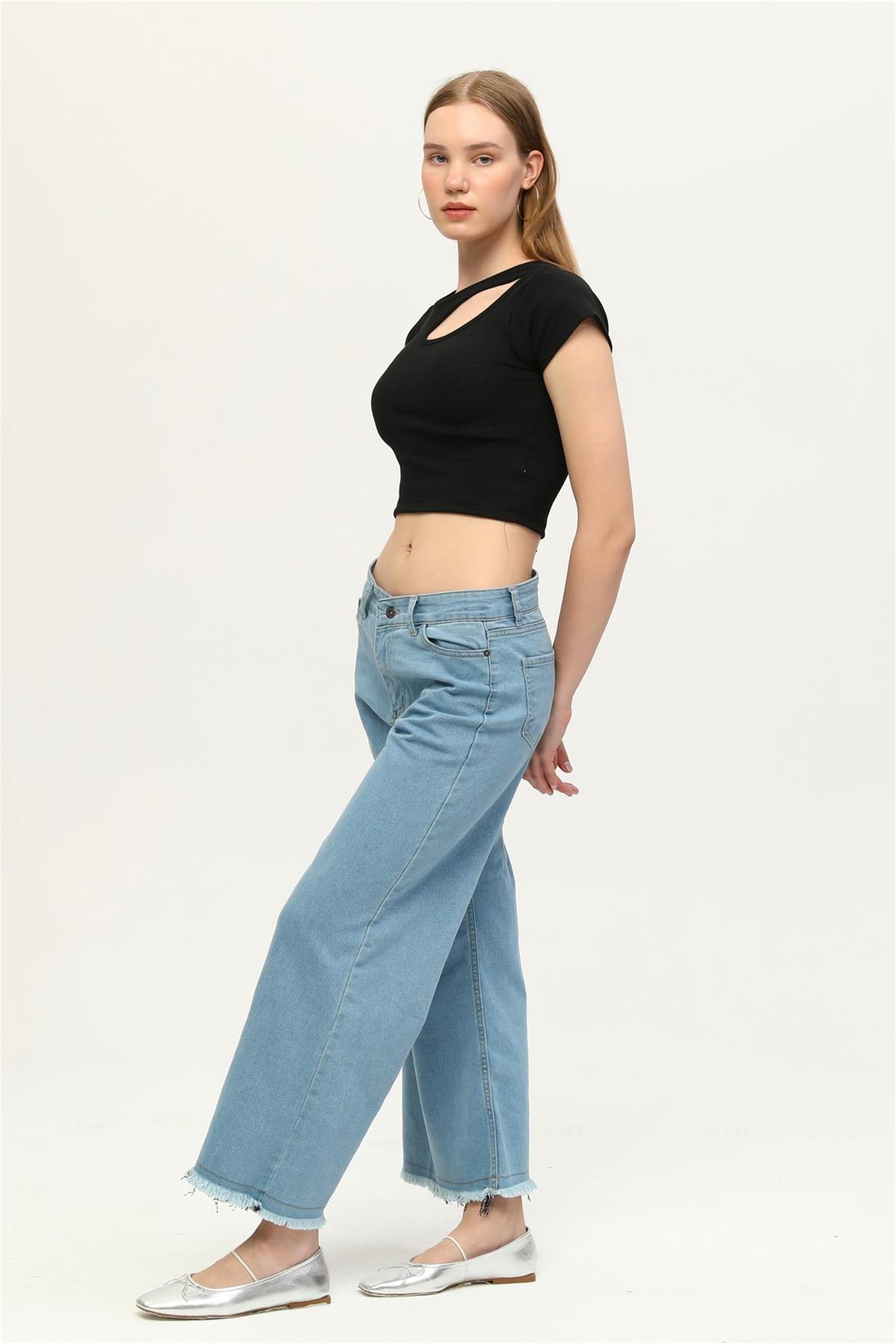 Kadın omuz Detaylı Kaşkorse Crop T-Shirt