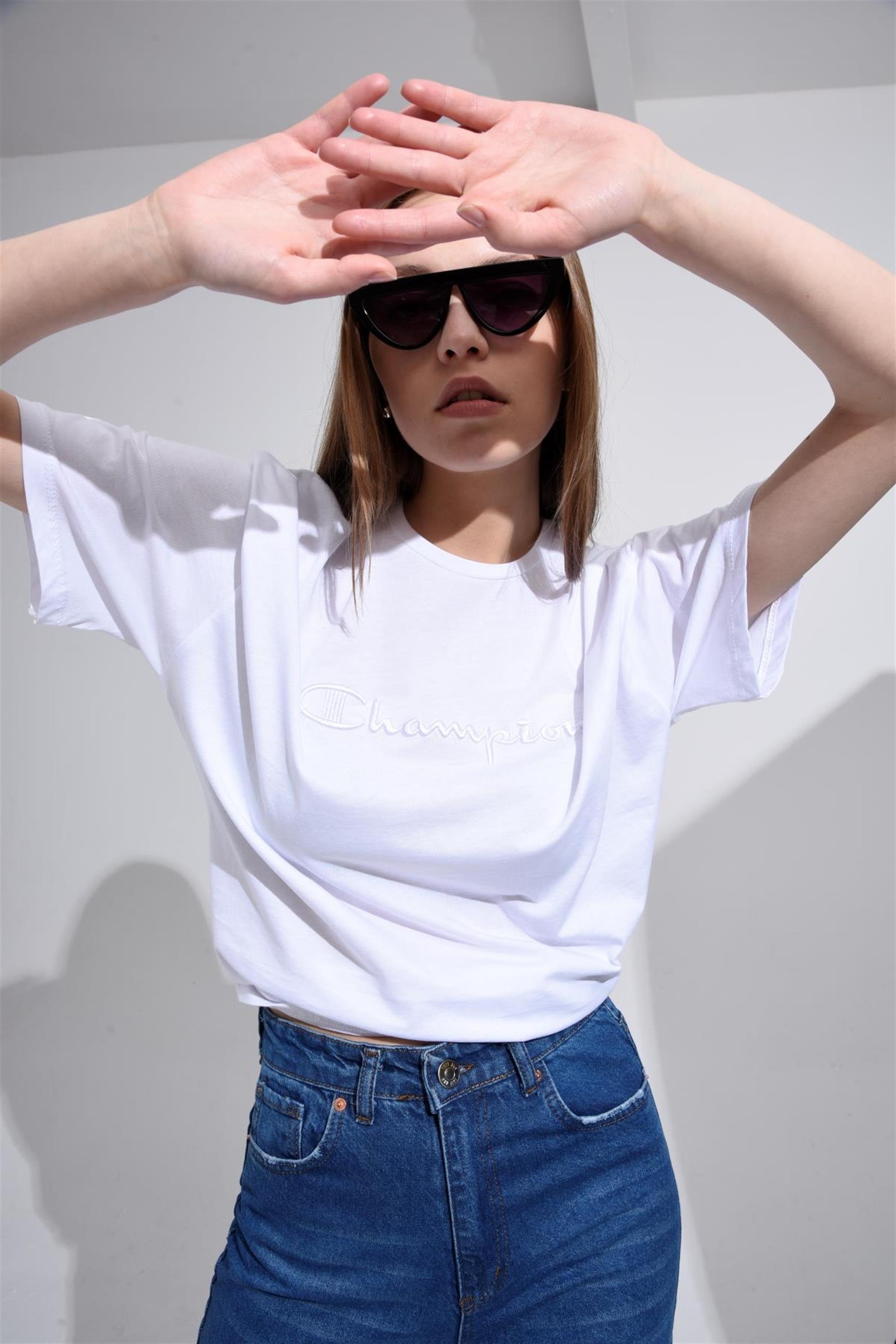 Kadın %100 Pamuk Champion Yazılı Nakışlı T-Shirt