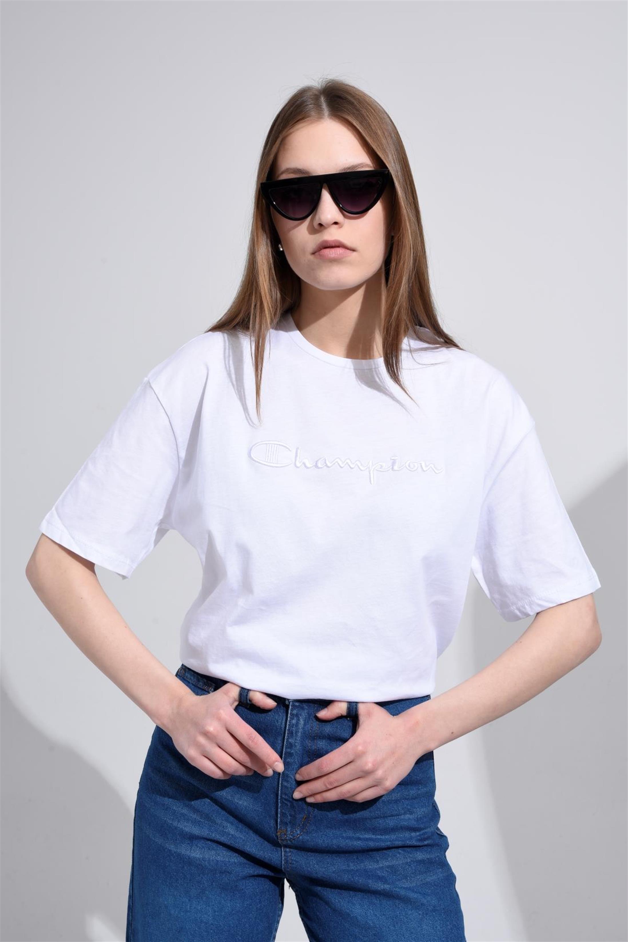 Kadın %100 Pamuk Champion Yazılı Nakışlı T-Shirt