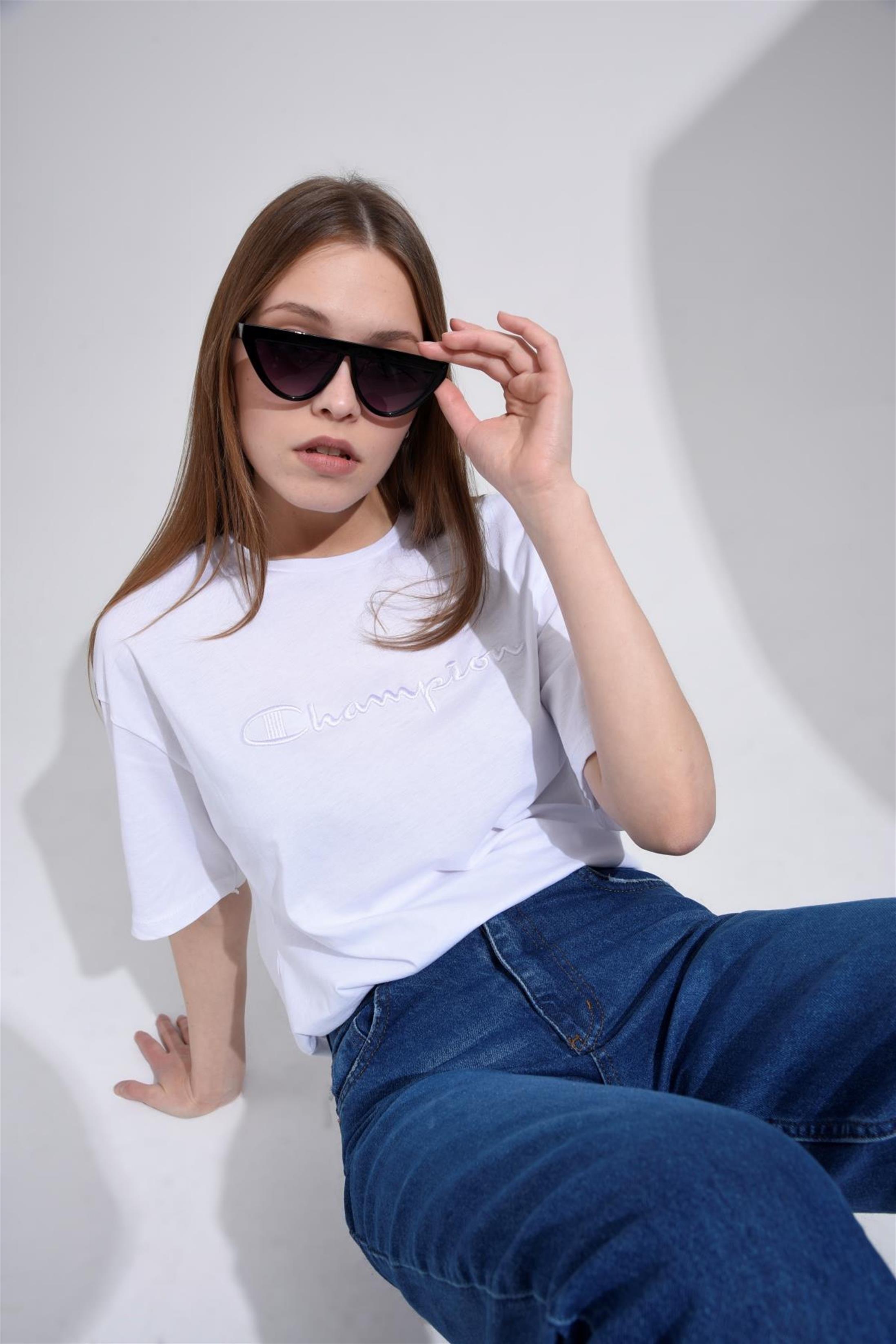 Kadın %100 Pamuk Champion Yazılı Nakışlı T-Shirt