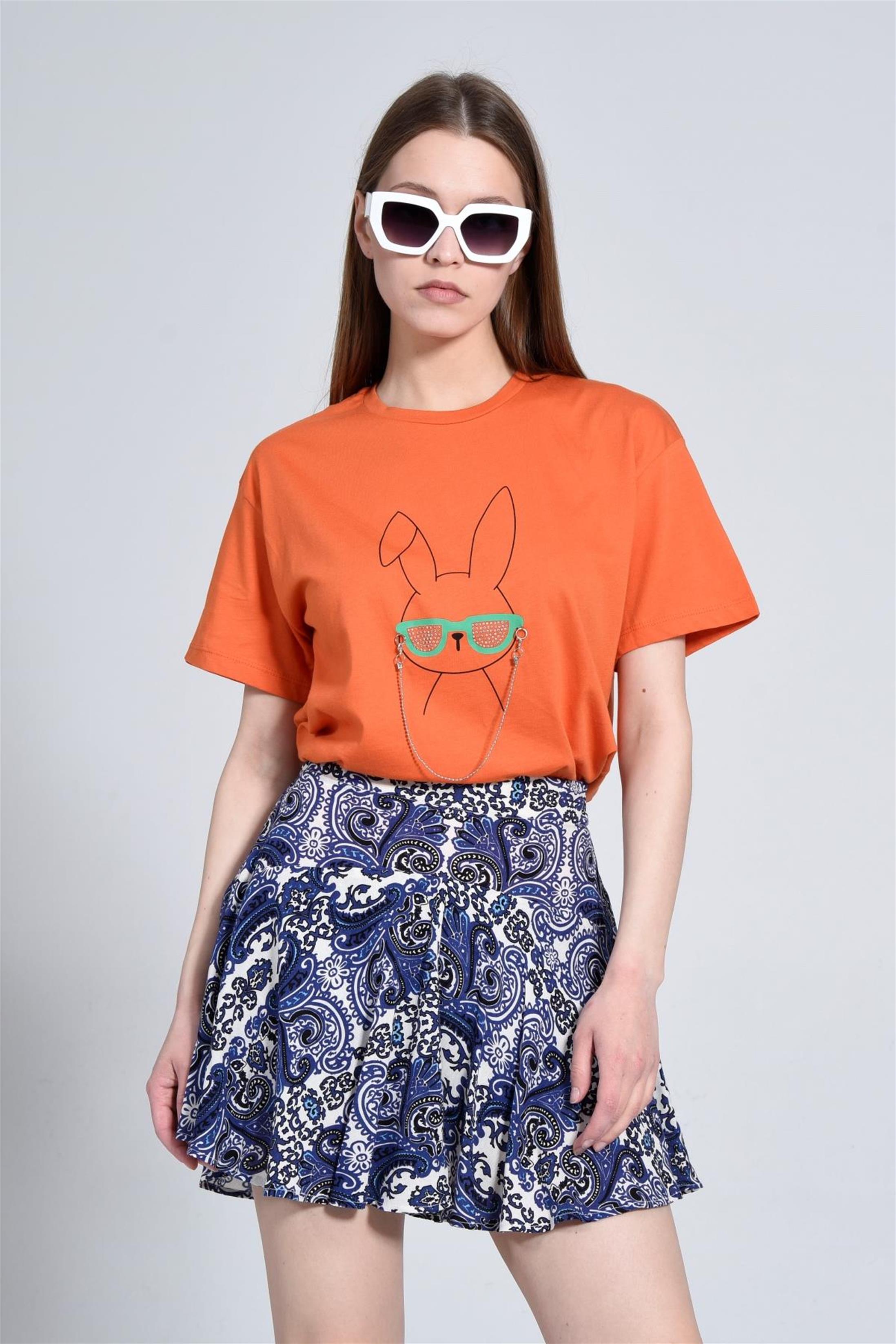 Kadın Tavşan Baskılı Taşlı Bisiklet Yaka T-Shirt