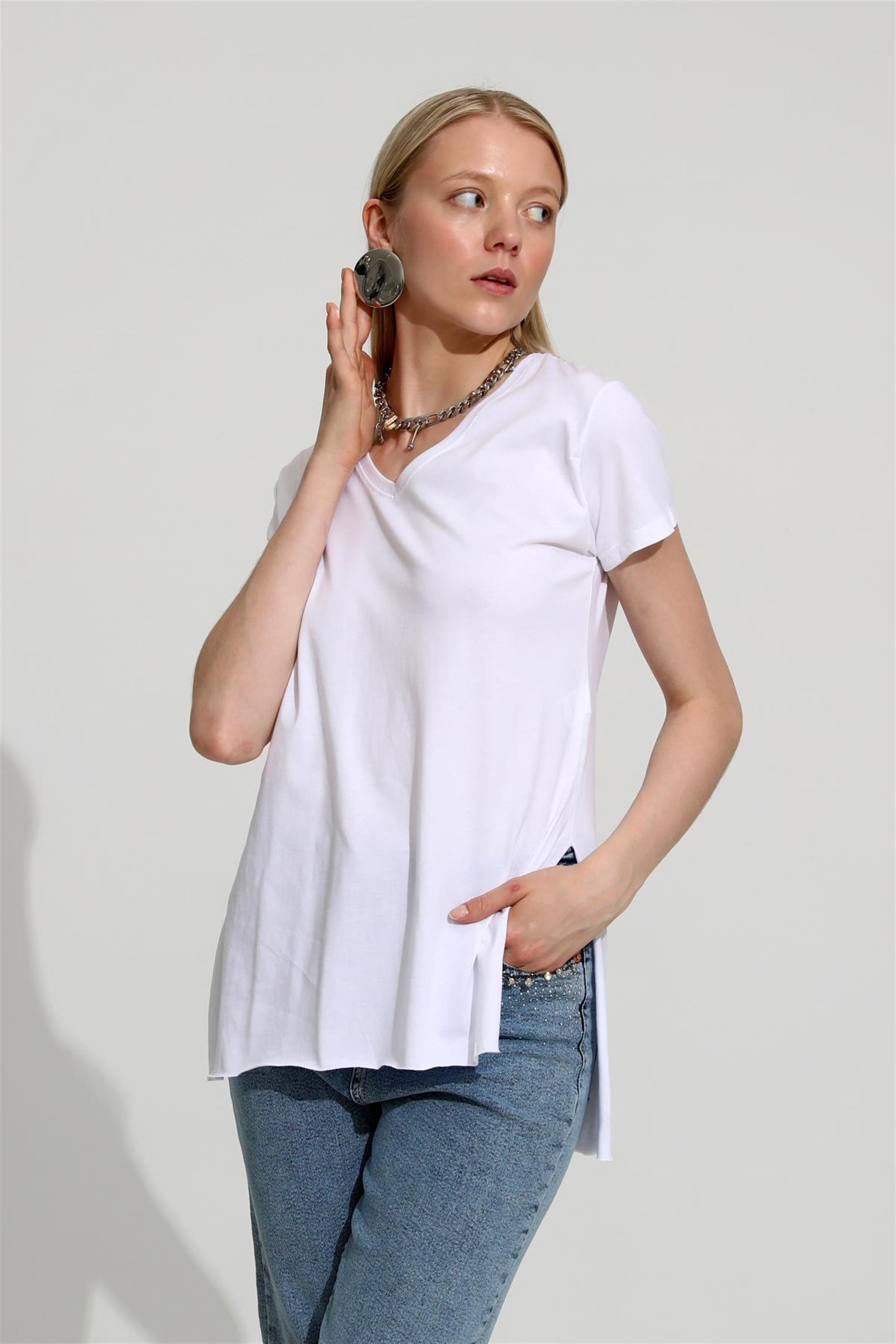 Kadın V Yaka Oversize Yırtmaçlı T-Shirt