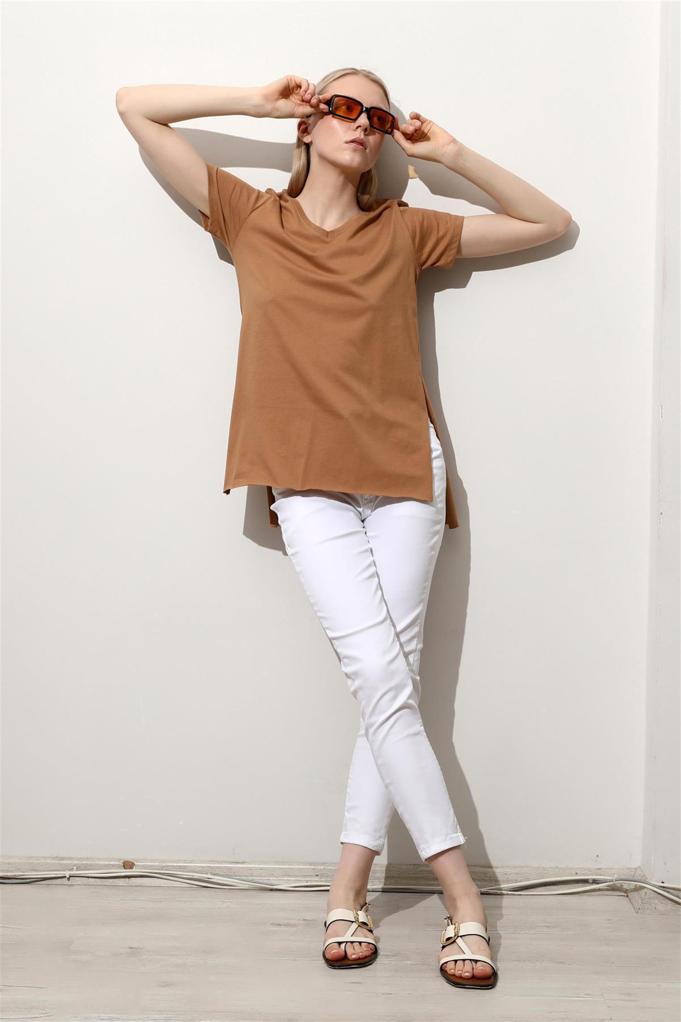Kadın V Yaka Oversize Yırtmaçlı T-Shirt