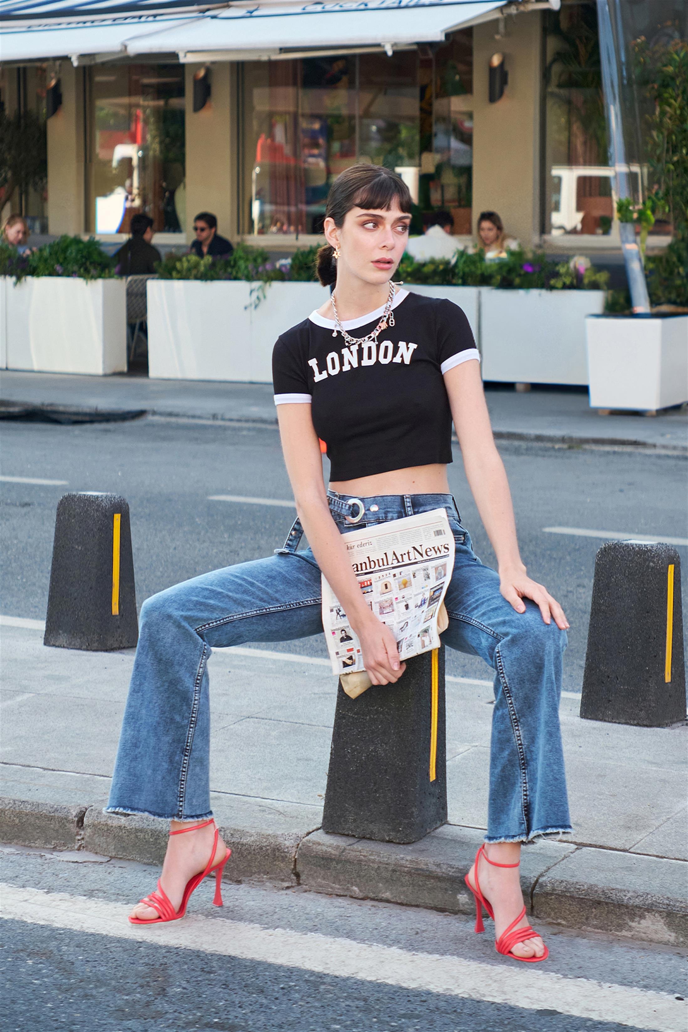 Kadın London Baskılı Crop T-Shirt