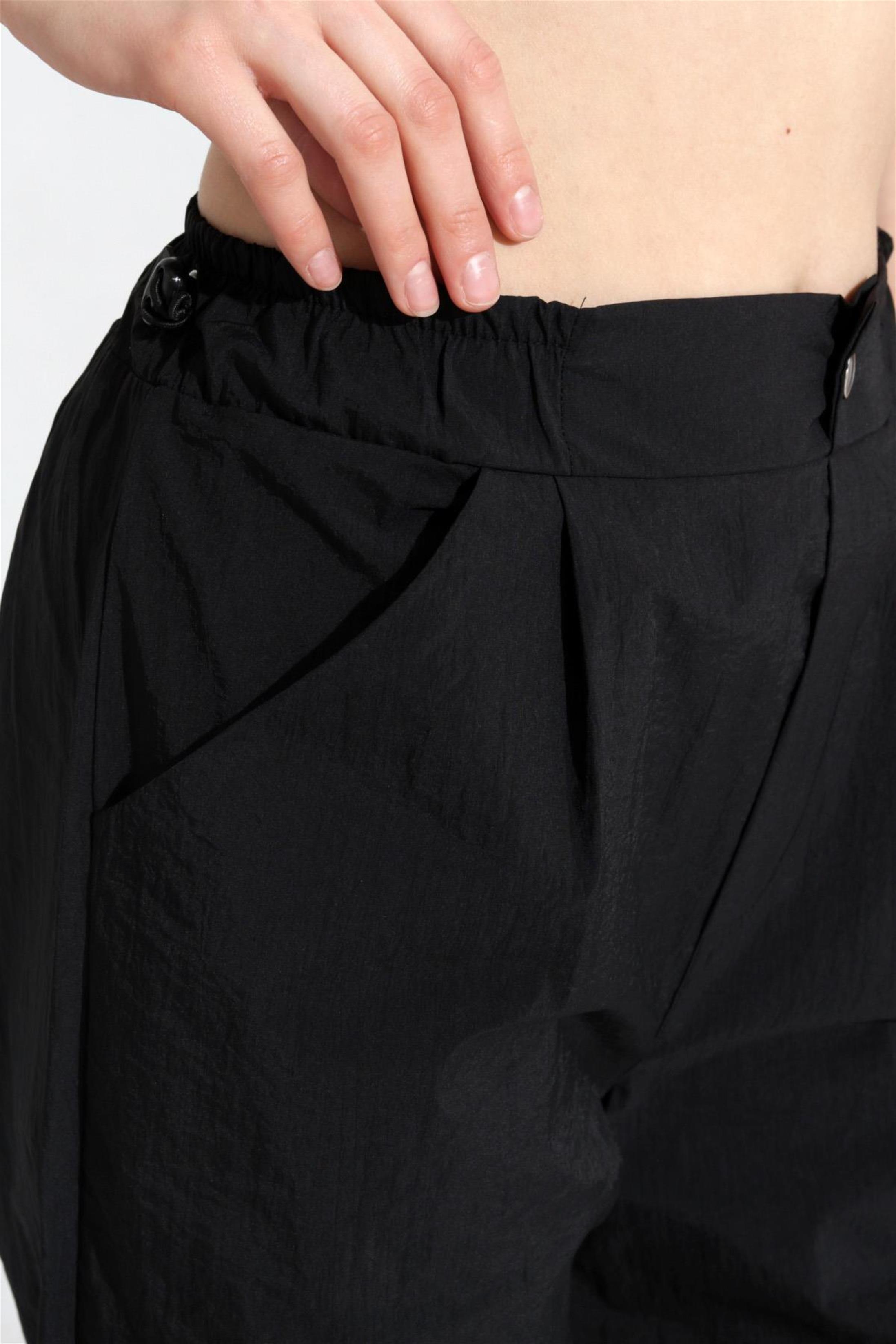 Kadın Paçası Ve Beli Lastikli Paraşüt Pantolon