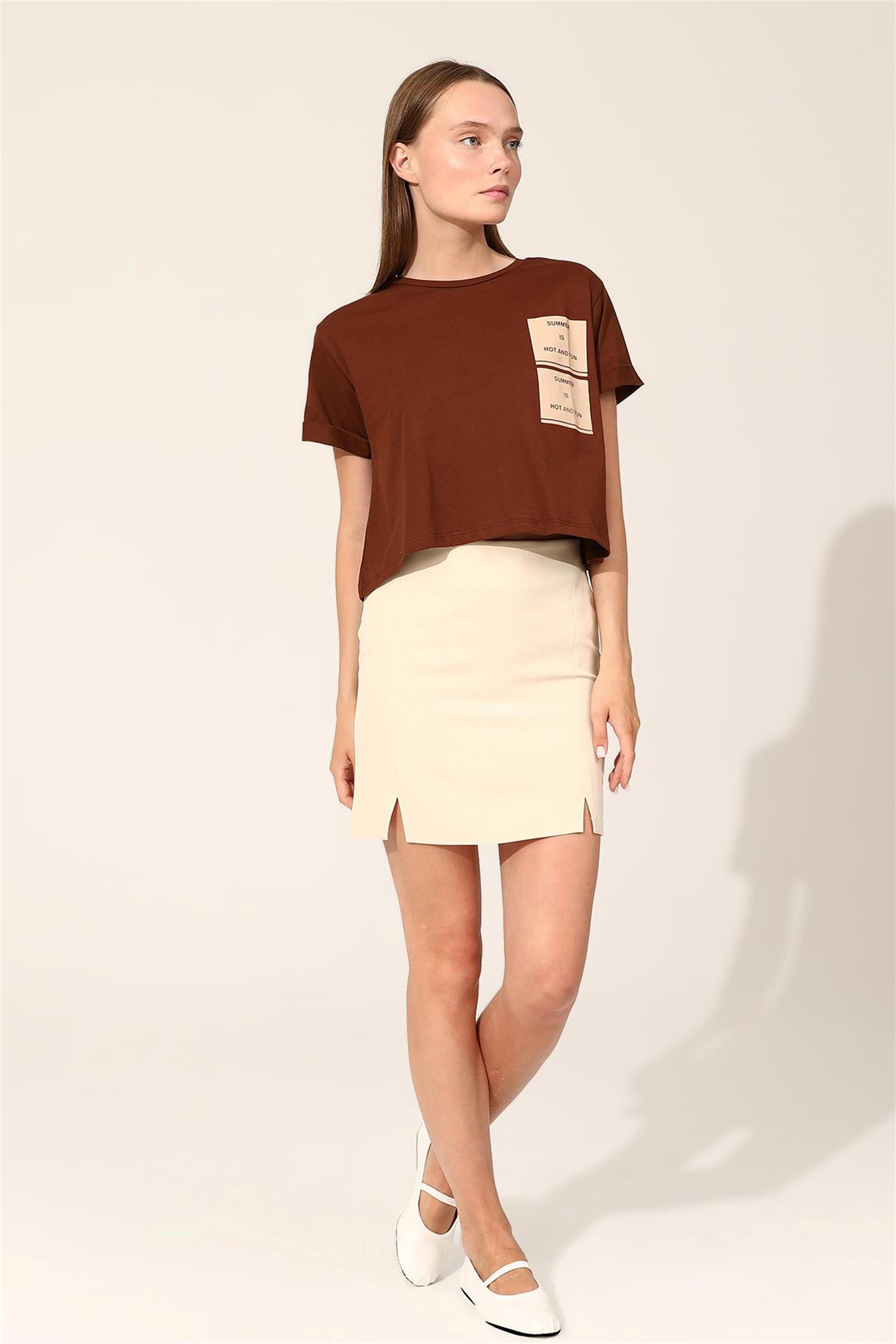 Summer Is Hot and Fun Crop T-Shirt - Kahve