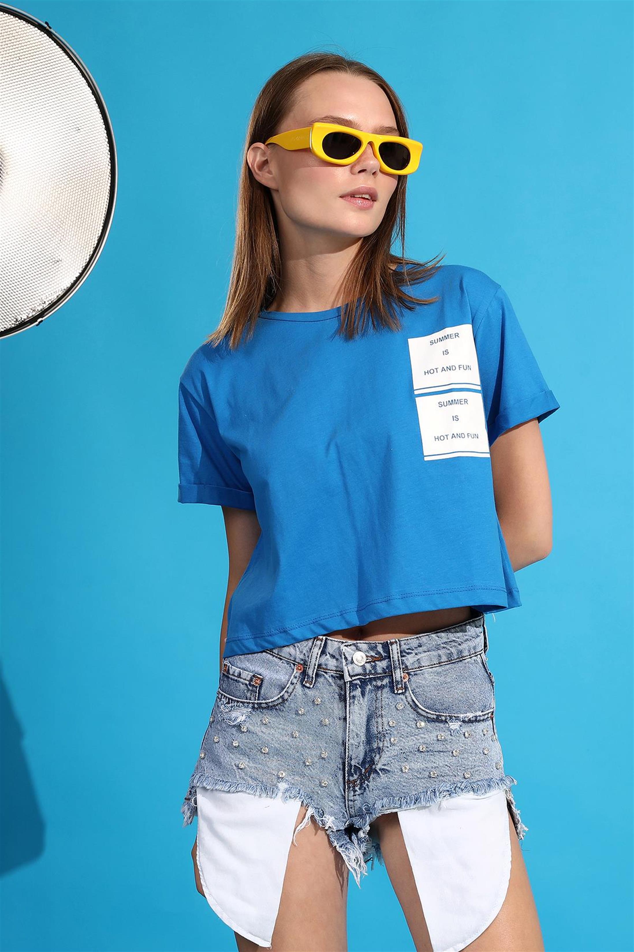 Summer Is Hot and Fun Crop T-Shirt - Mavi